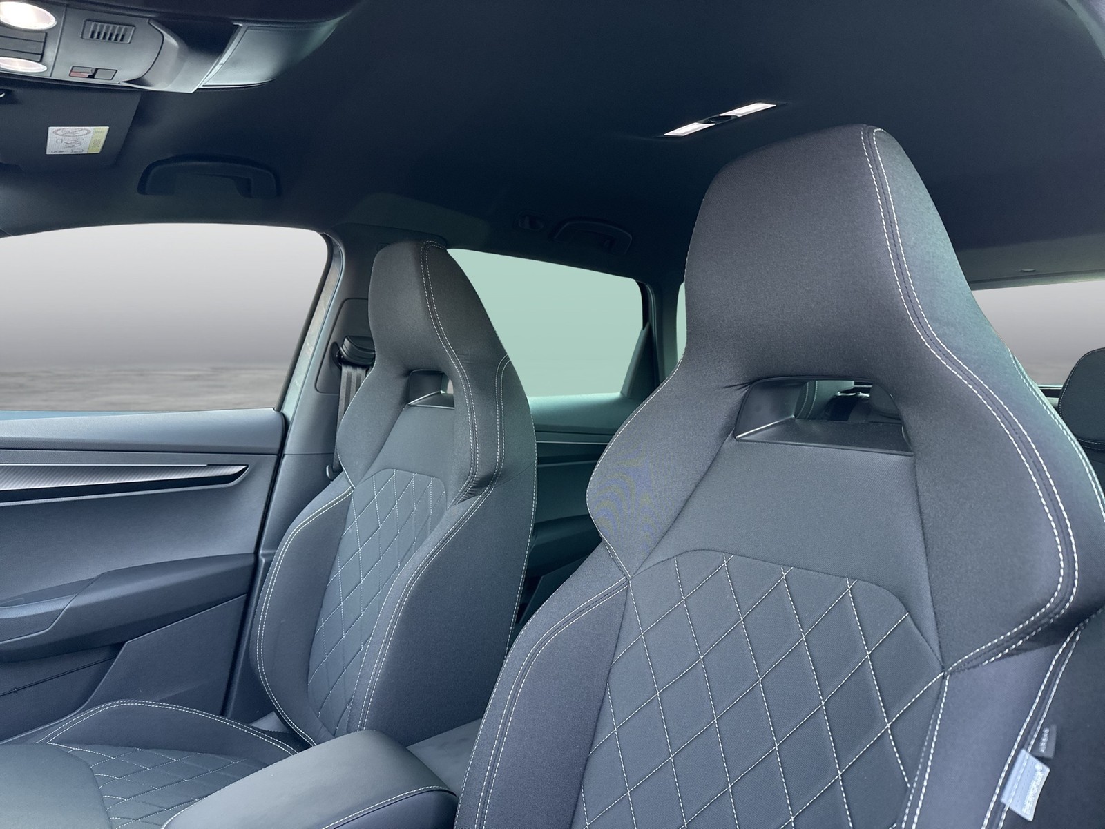 Skoda Karoq 1.5TSI DSG Sportline AHK ACC NAV RFK SHZ