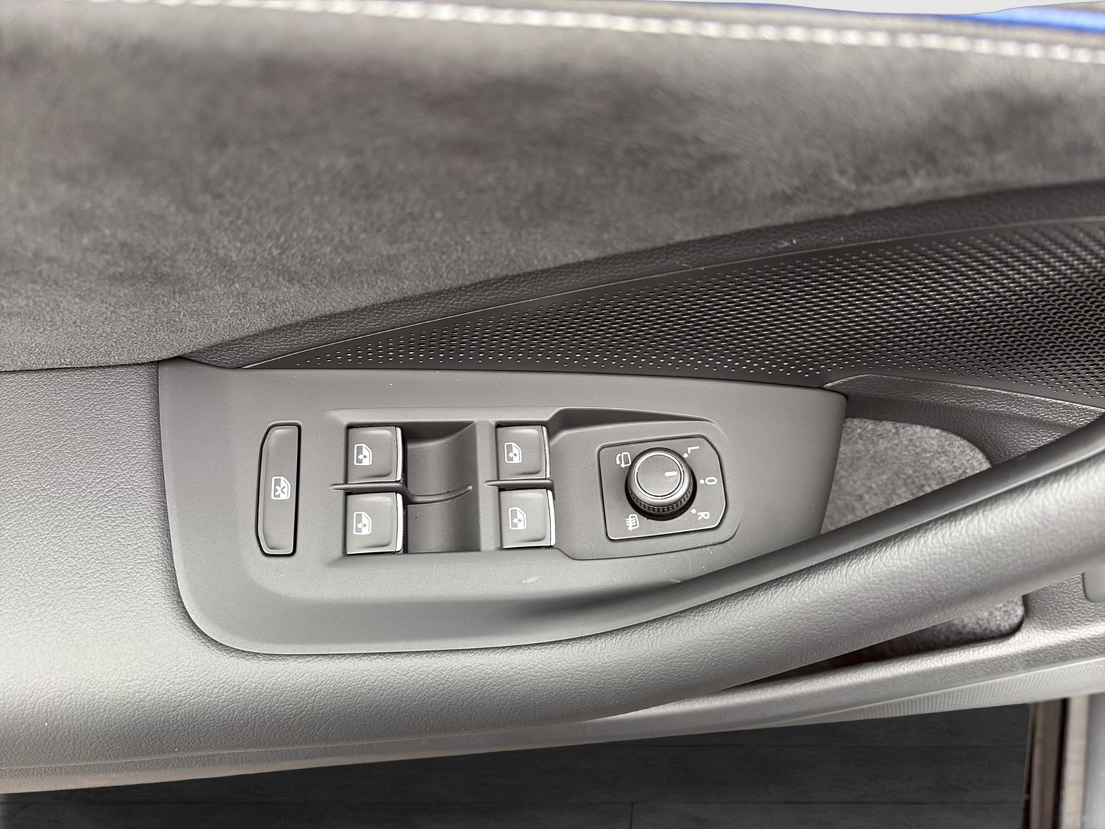 Volkswagen Passat Variant 2.0 R-LINE 4X4 NEUES MODELL PANO