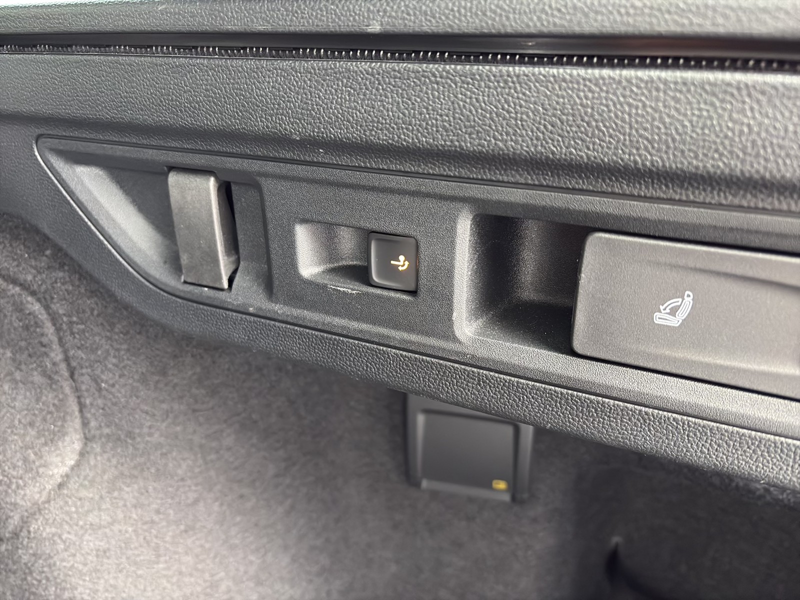 Volkswagen Passat Variant 2.0 R-LINE 4X4 NEUES MODELL PANO