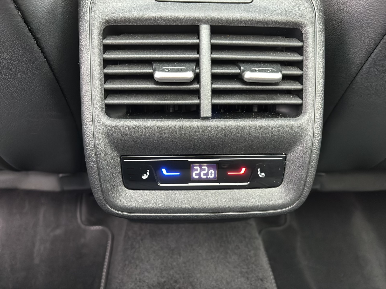 Volkswagen Passat Variant 2.0 R-LINE 4X4 NEUES MODELL PANO