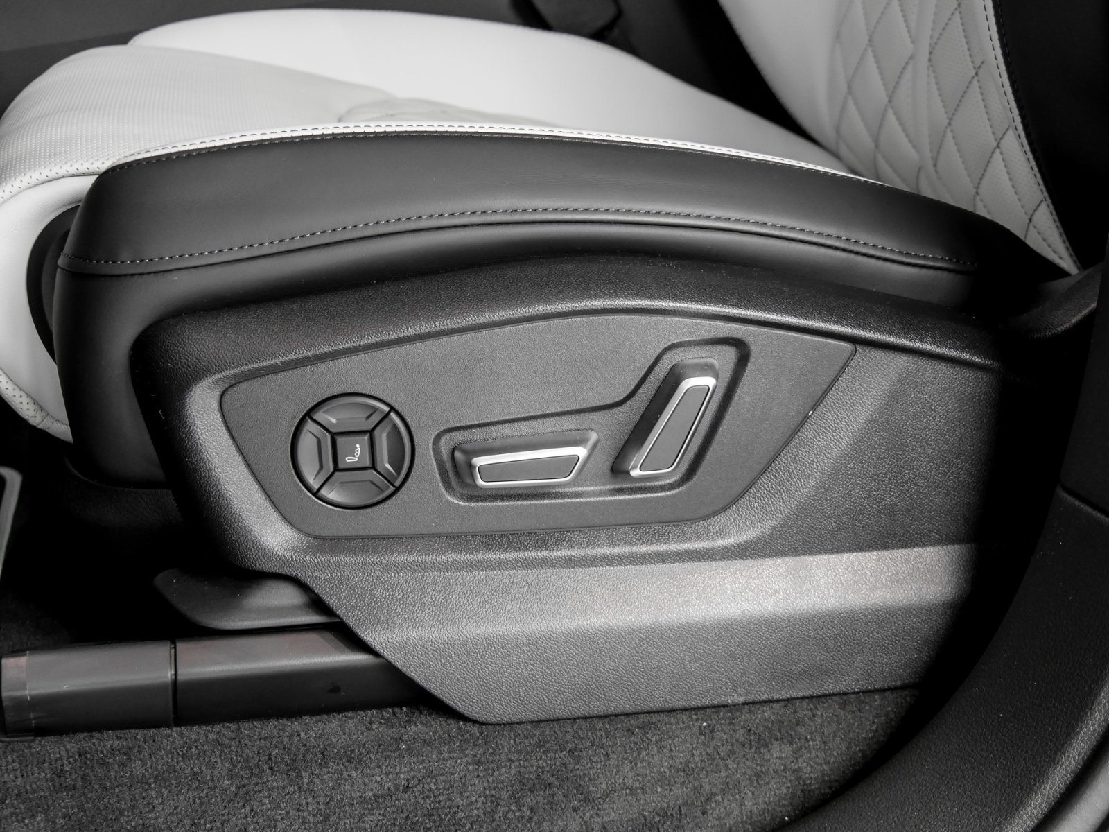 Audi SQ7 TFSI tiptronic Audi Exclusive 3.Sitzreihe+Standheizung+AHK+Pano+B&O