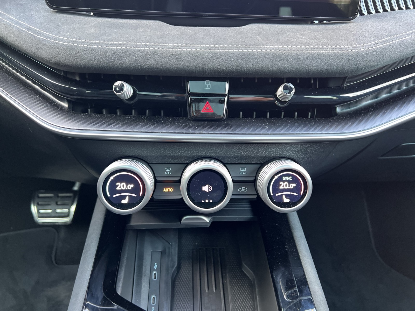 Skoda Superb Combi 2.0TDI DSG 4x4 Sportline AHK HuD PANO STANDHZG. CANTON NAV ACC 360GRAD