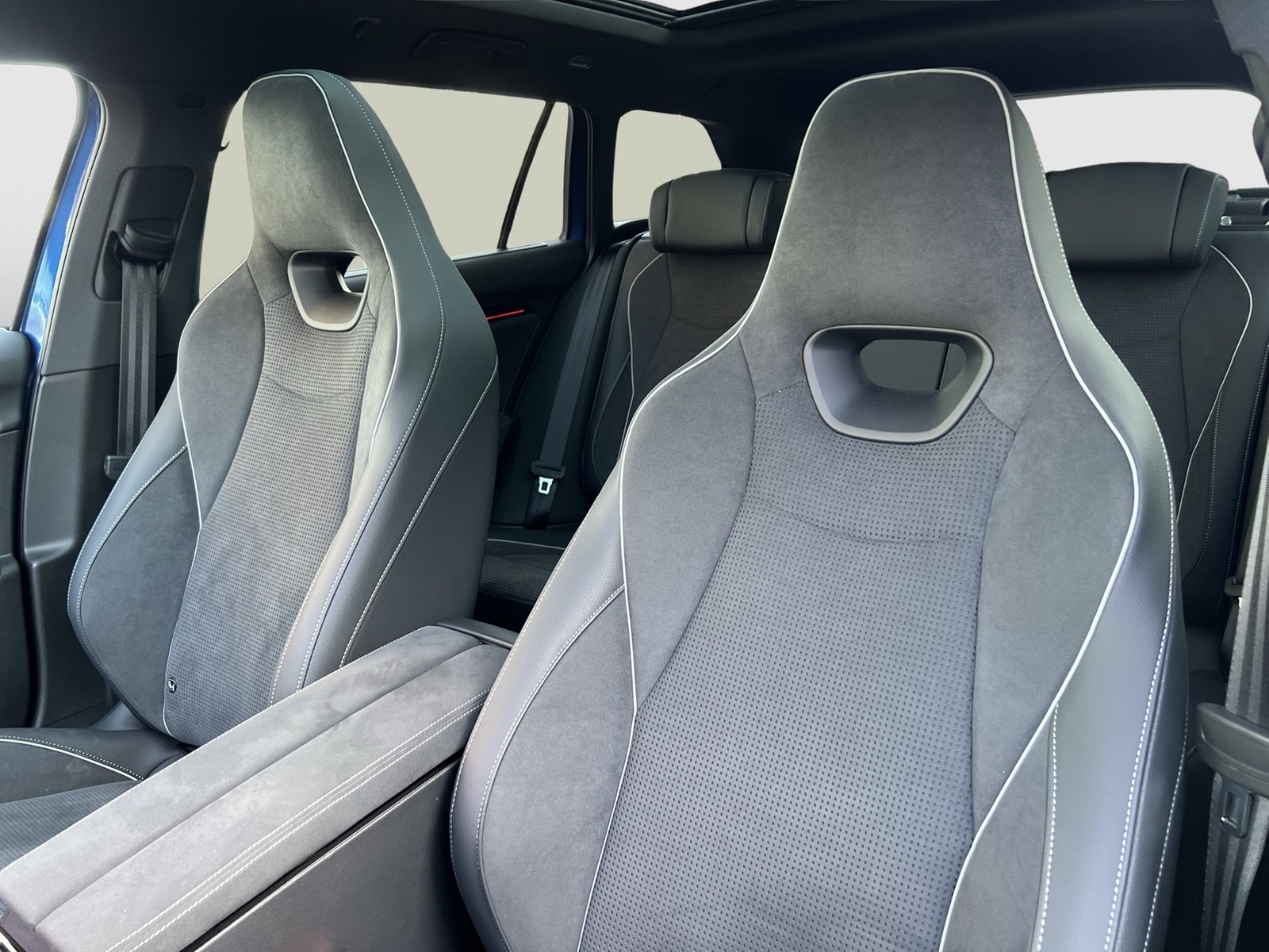 Skoda Superb Combi 2.0TDI DSG 4x4 Sportline AHK HuD PANO STANDHZG. CANTON NAV ACC 360GRAD