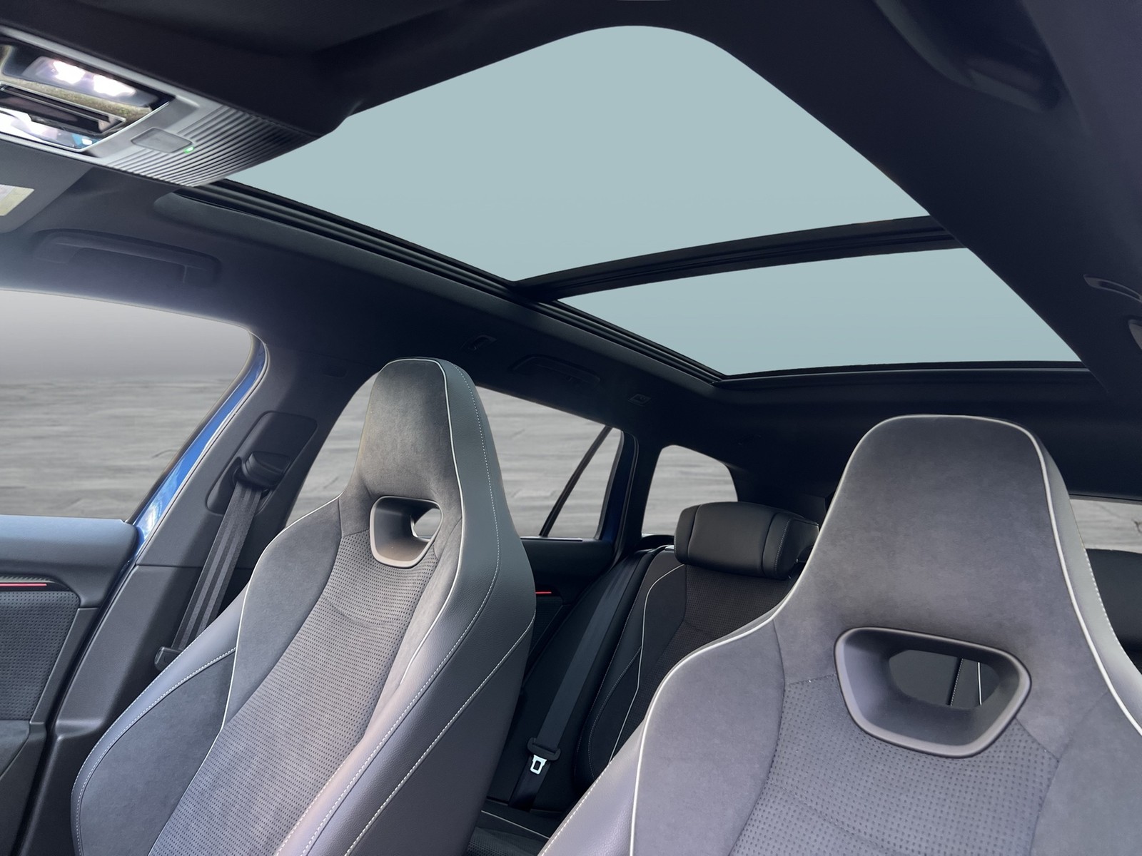 Skoda Superb Combi 2.0TDI DSG 4x4 Sportline AHK HuD PANO STANDHZG. CANTON NAV ACC 360GRAD