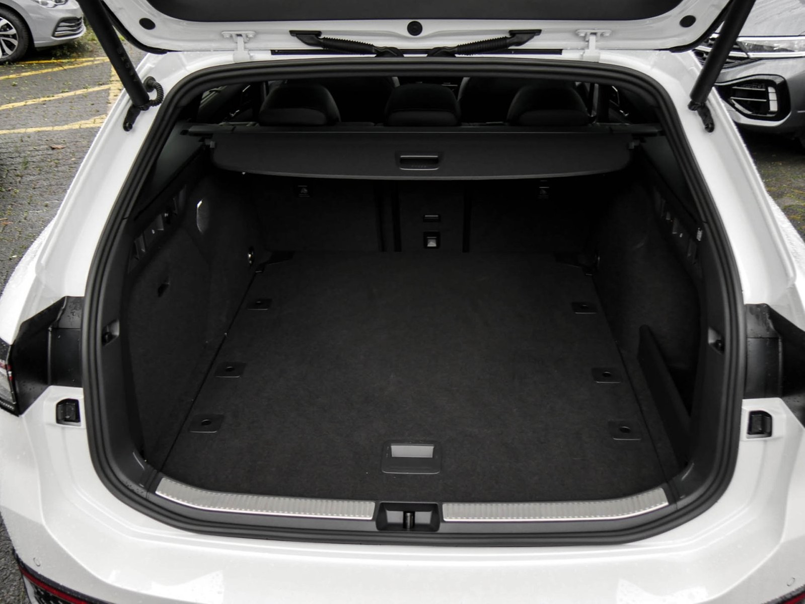 Volkswagen Passat Variant 2.0 R-LINE 4X4 NEUES MODELL LEDER