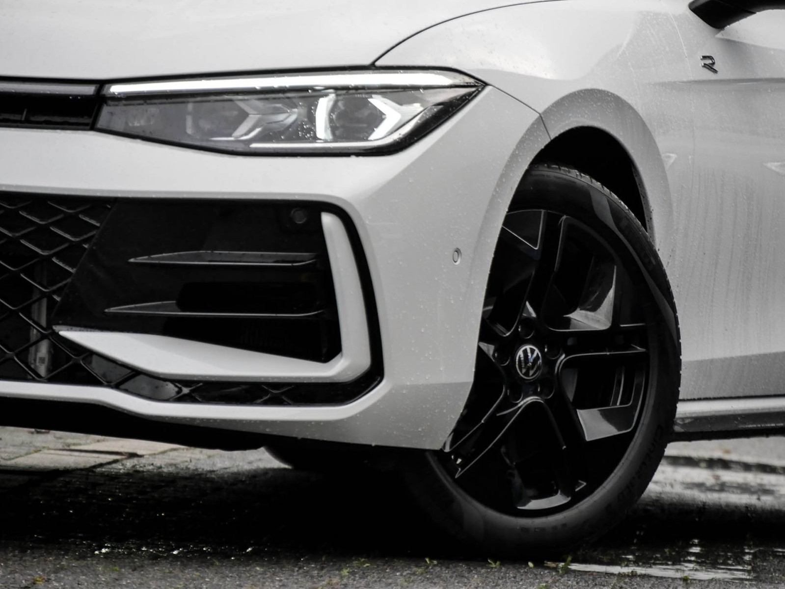 Volkswagen Passat Variant 2.0 R-LINE 4X4 NEUES MODELL LEDER