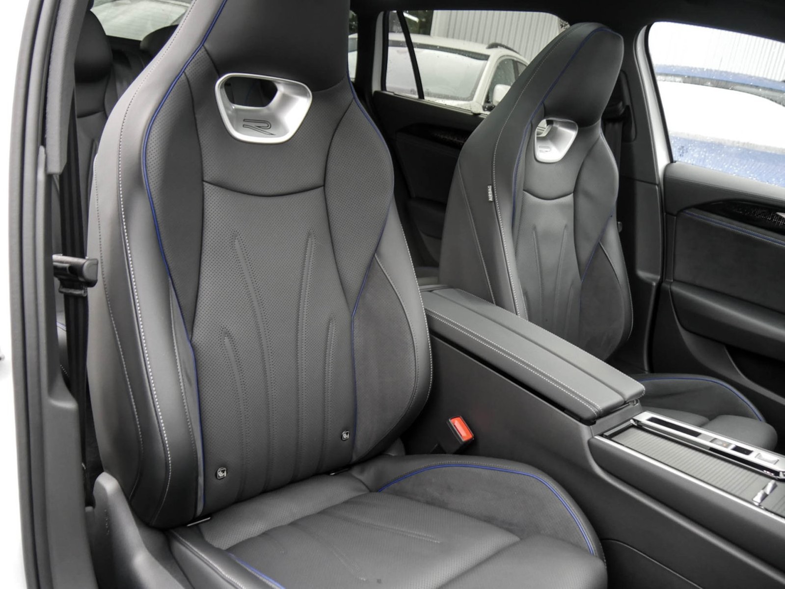 Volkswagen Passat Variant 2.0 R-LINE 4X4 NEUES MODELL LEDER