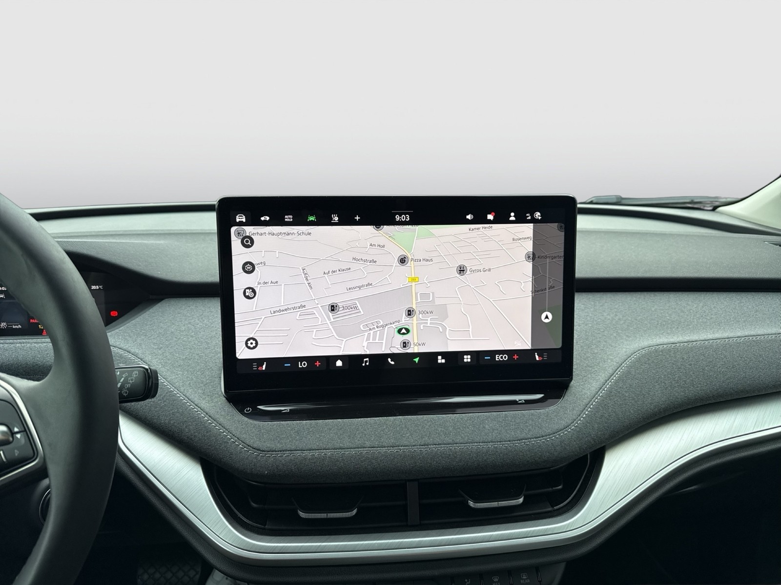 Skoda Enyaq 85 LOFT WÄRMEPUMPE PANO AHK CAM ACC LM20