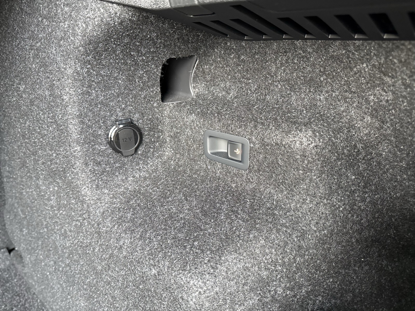 Skoda Enyaq 85 LOFT WÄRMEPUMPE PANO AHK CAM ACC LM20