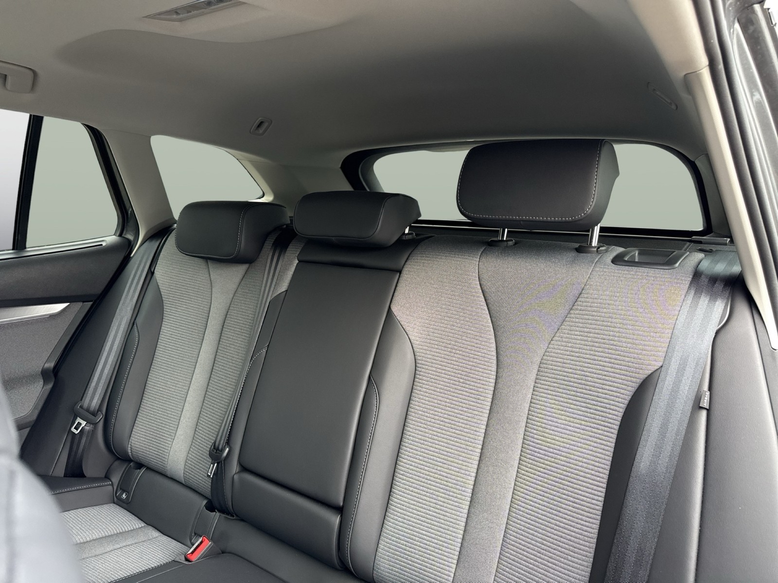 Skoda Enyaq 85 LOFT WÄRMEPUMPE PANO AHK CAM ACC LM20