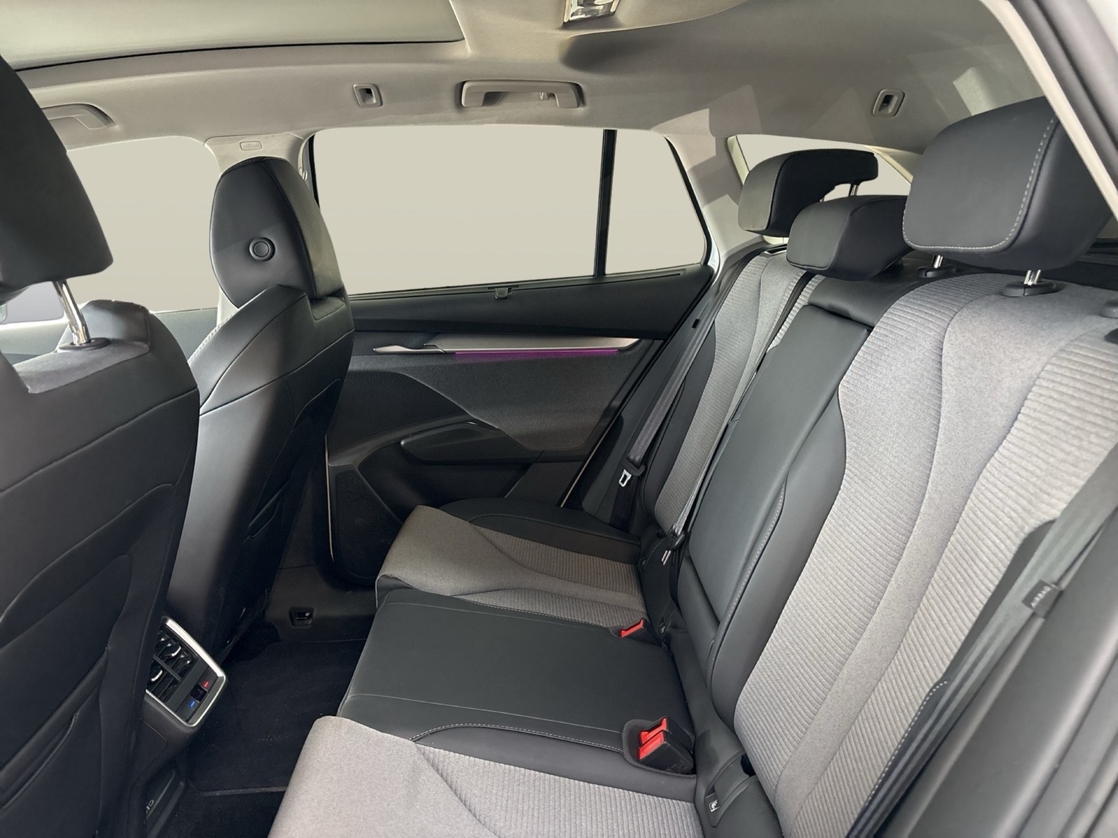 Skoda Enyaq 85 LOFT WÄRMEPUMPE PANO CANTON AHK 360°CAM