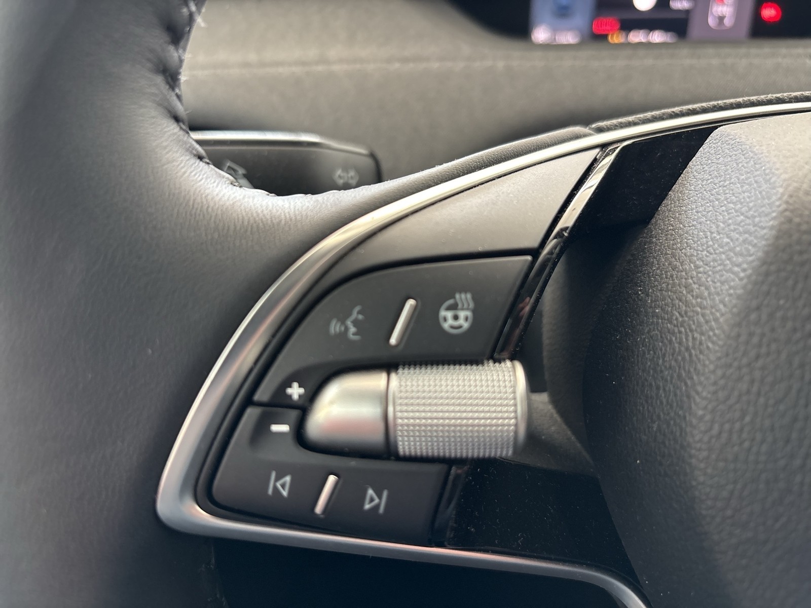 Skoda Enyaq 85 LOFT WÄRMEPUMPE PANO CANTON AHK 360°CAM