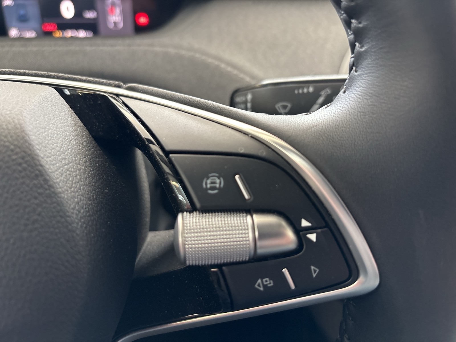Skoda Enyaq 85 LOFT WÄRMEPUMPE PANO CANTON AHK 360°CAM