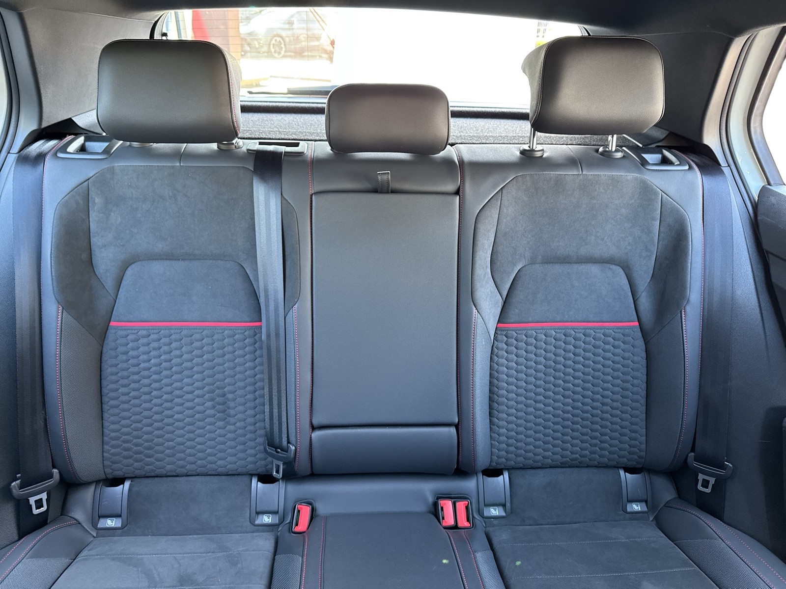 Volkswagen Golf VIII 2.0 GTI CLUBSPORT ACC LM18 NAVI SITZHZ