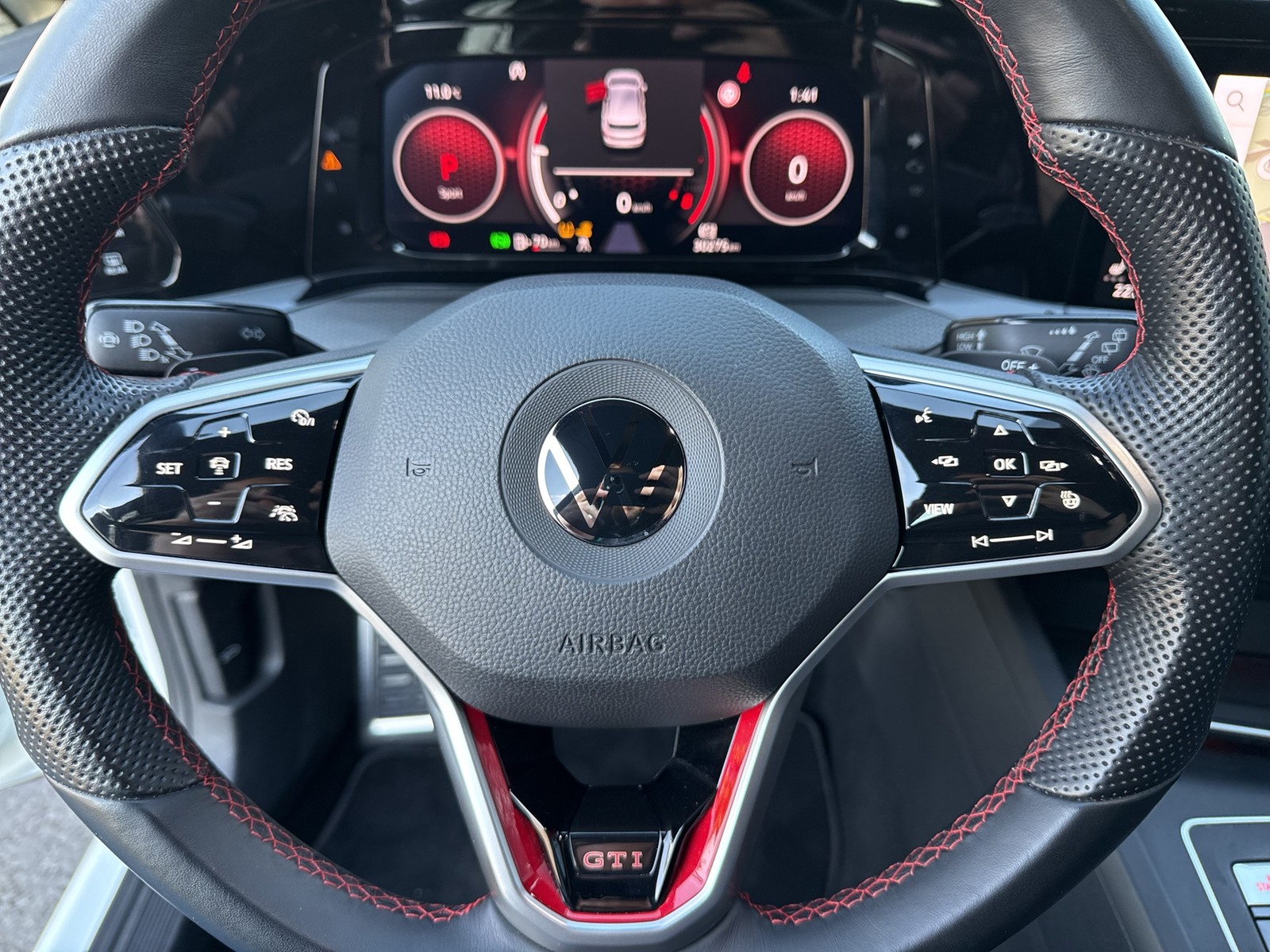 Volkswagen Golf VIII 2.0 GTI CLUBSPORT ACC LM18 NAVI SITZHZ