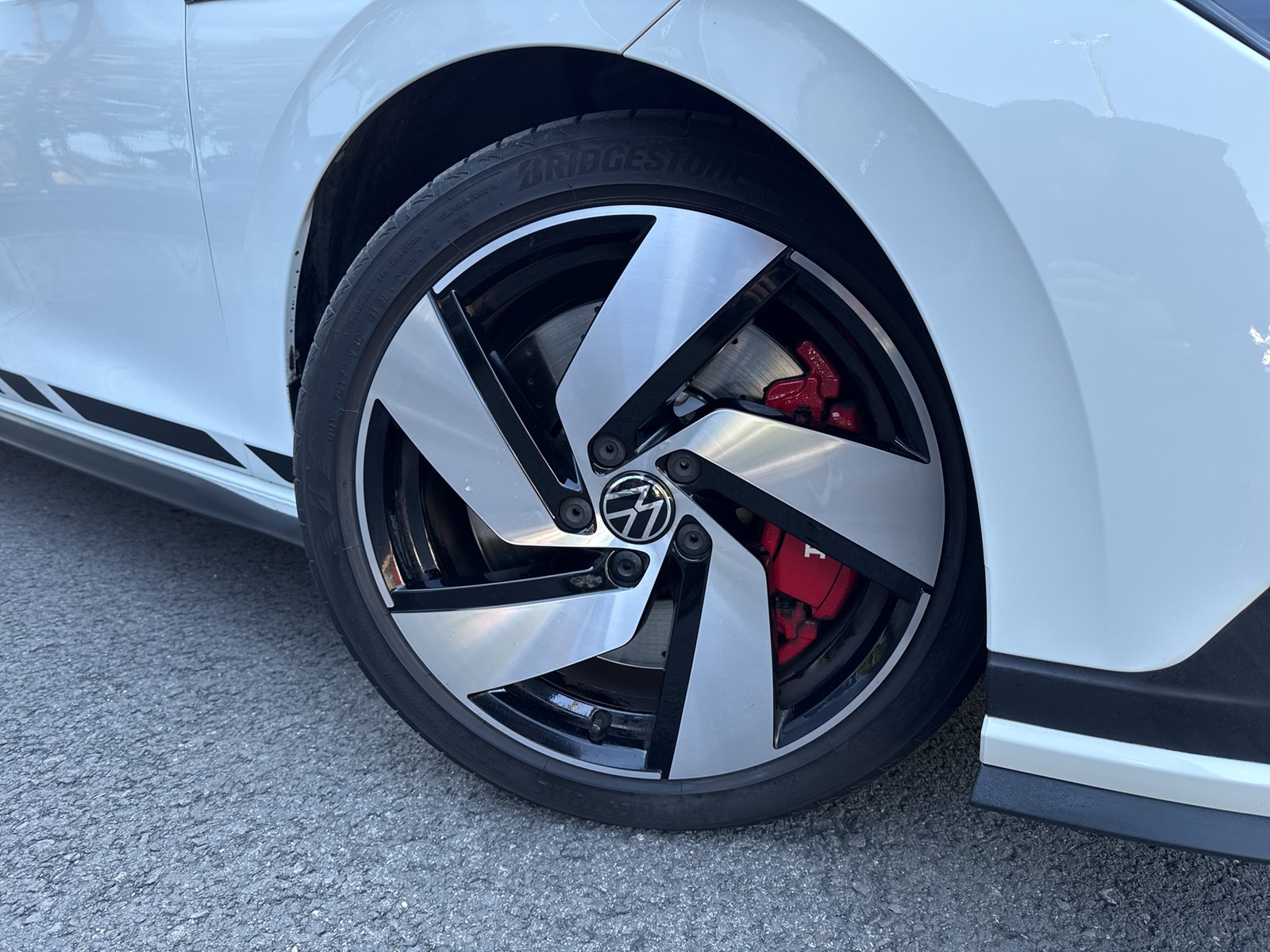 Volkswagen Golf VIII 2.0 GTI CLUBSPORT ACC LM18 NAVI SITZHZ