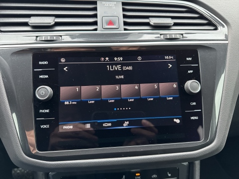 Volkswagen Tiguan 1.5 ELEGANCE ACC LM18 E-KLAPPE CARPLAY