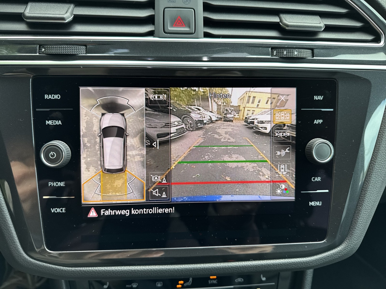 Volkswagen Tiguan 2.0 R 4X4 AKRAPOVIC LEDER PANO 360CAM 21Z