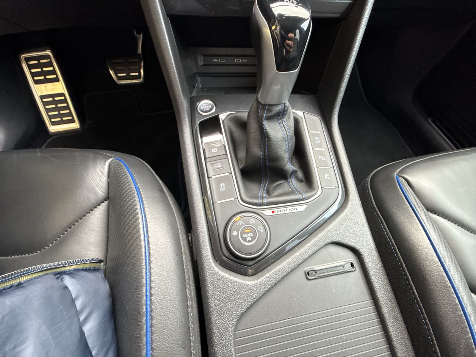 Volkswagen Tiguan 2.0 R 4X4 AKRAPOVIC LEDER PANO 360CAM 21Z