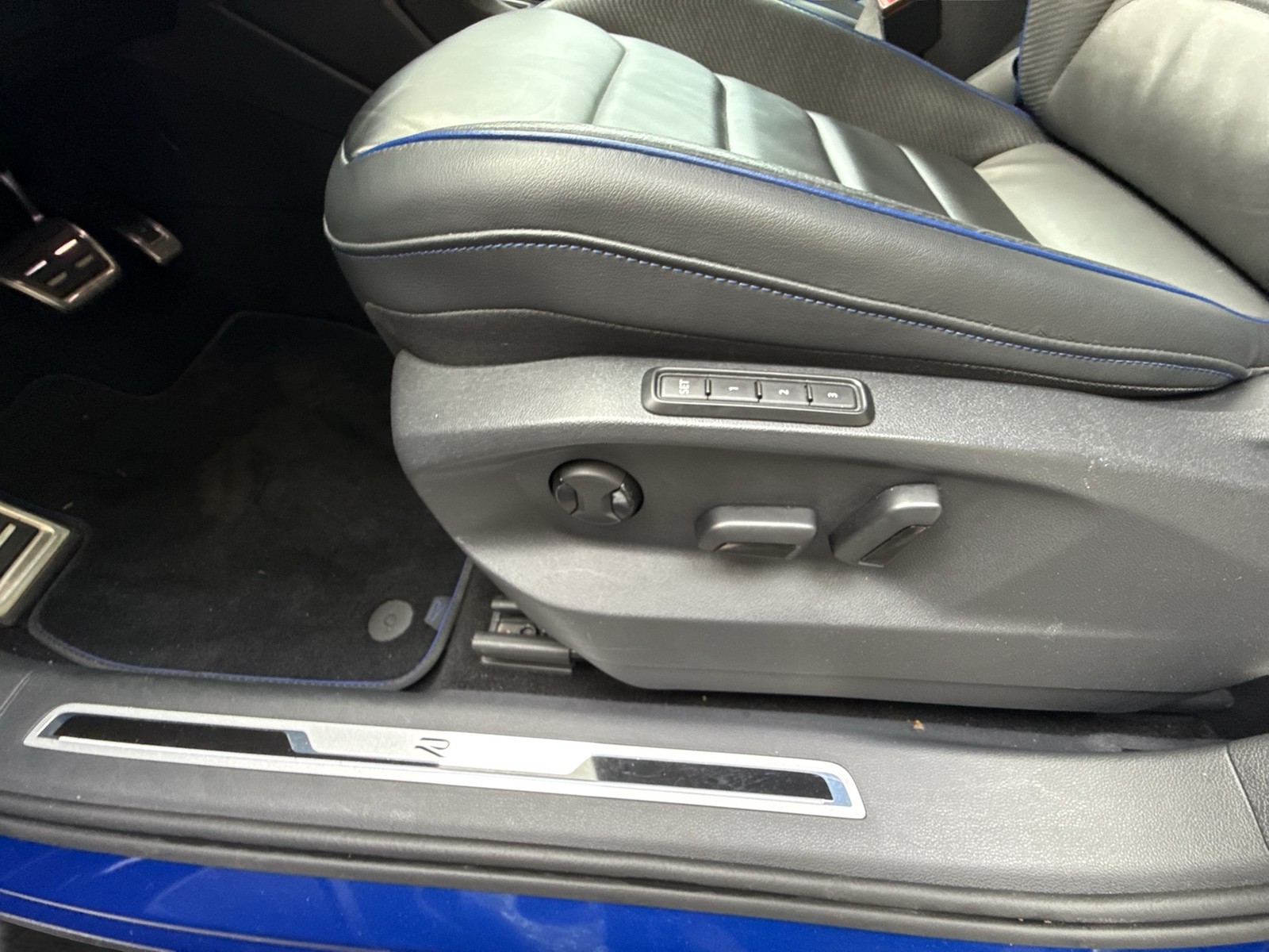 Volkswagen Tiguan 2.0 R 4X4 AKRAPOVIC LEDER PANO 360CAM 21Z