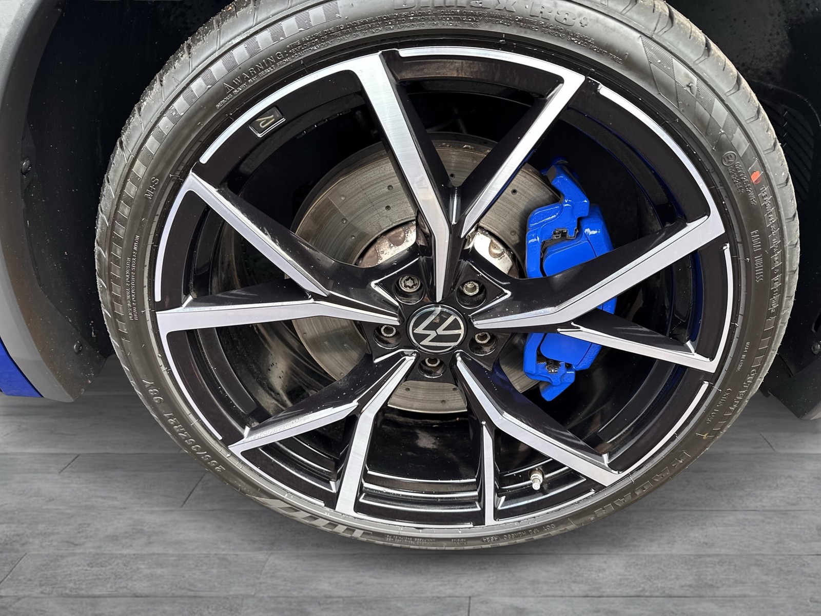 Volkswagen Tiguan 2.0 R 4X4 AKRAPOVIC LEDER PANO 360CAM 21Z