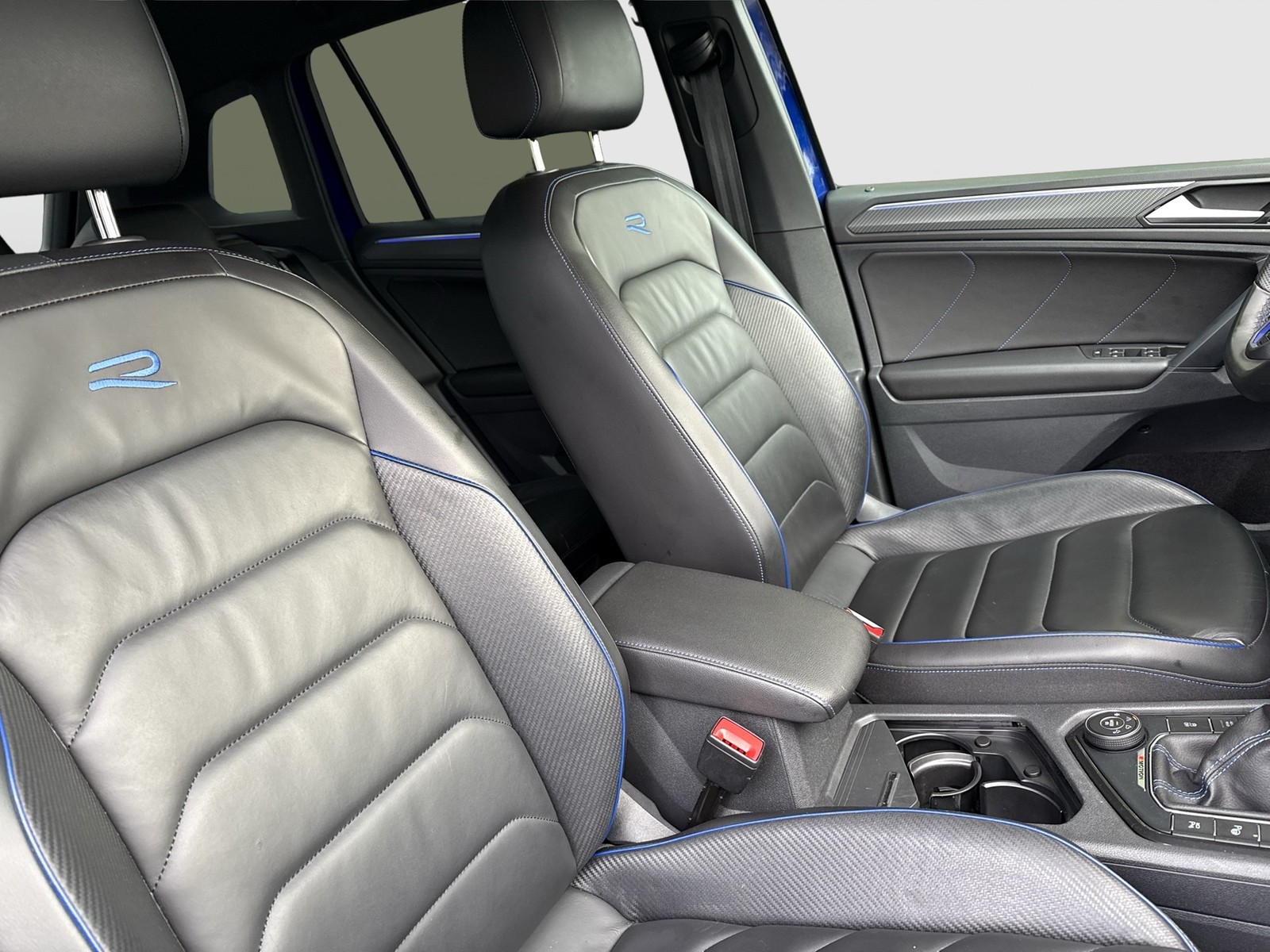 Volkswagen Tiguan 2.0 R 4X4 AKRAPOVIC LEDER PANO 360CAM 21Z