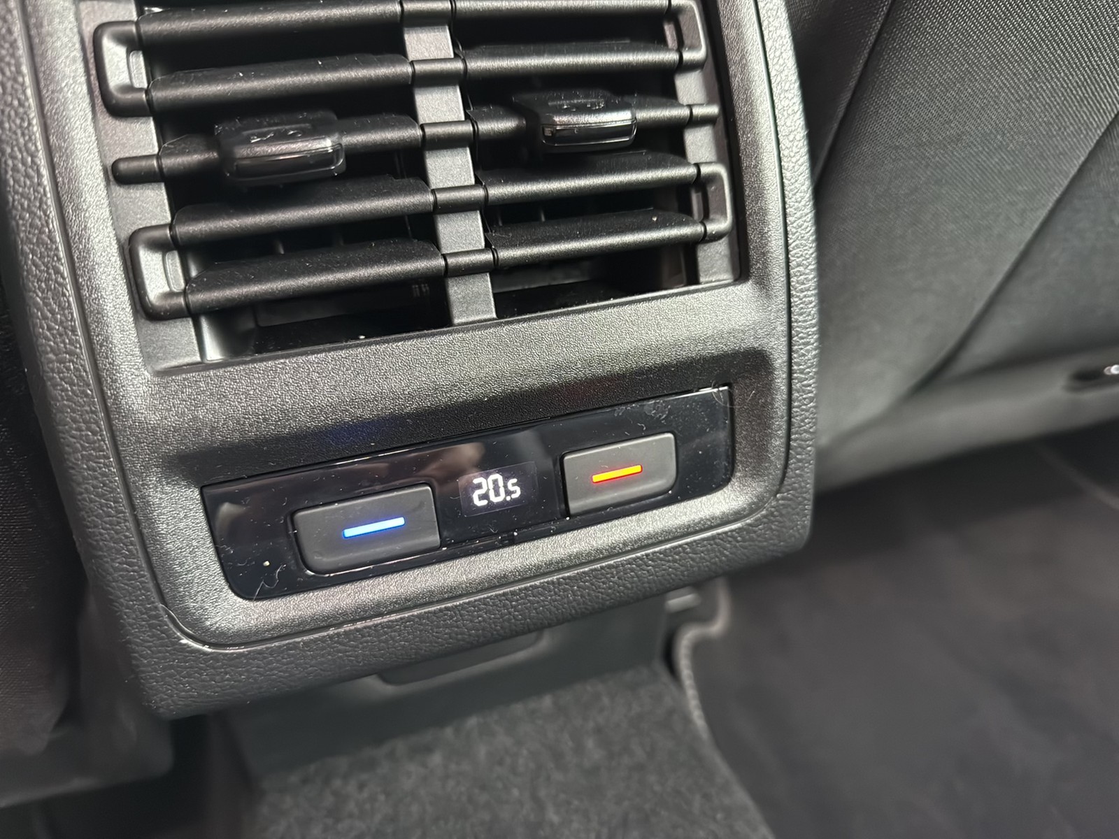 Volkswagen Golf VIII 1.4 HYBRID STYLE ACC NAVI ALU SITZHEIZ