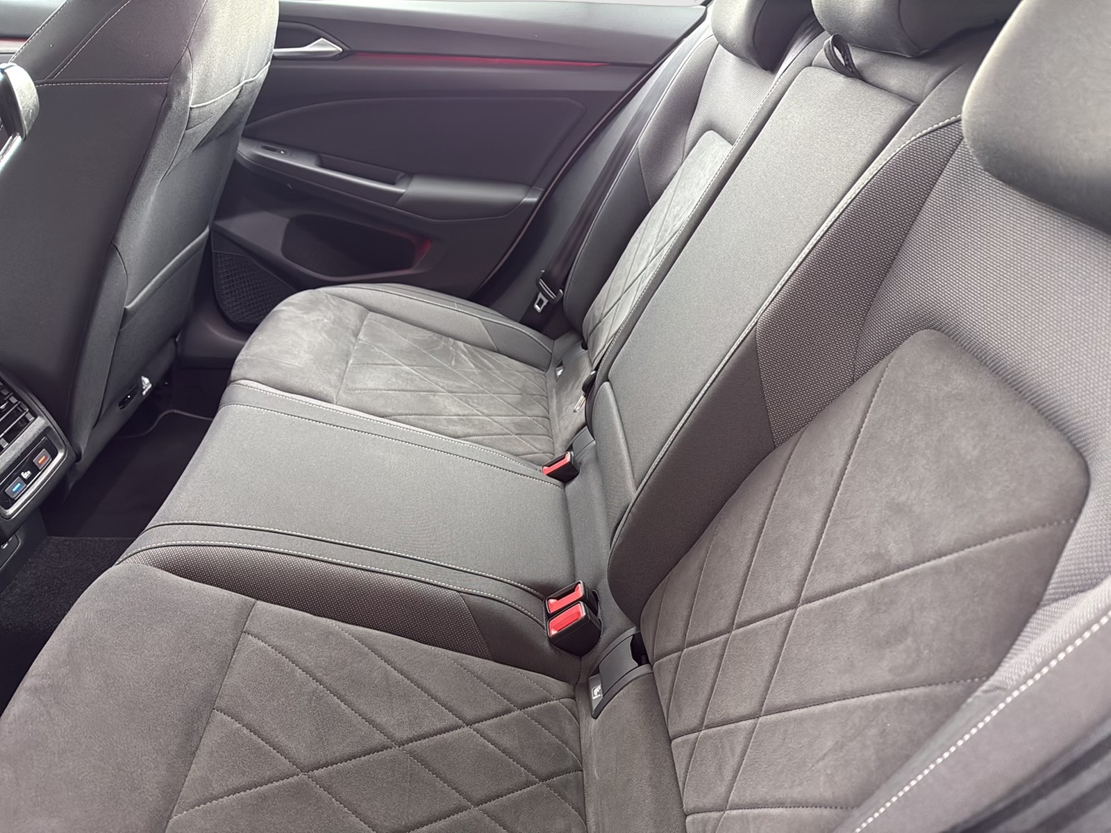 Volkswagen Golf VIII 1.4 HYBRID STYLE ACC NAVI ALU SITZHEIZ