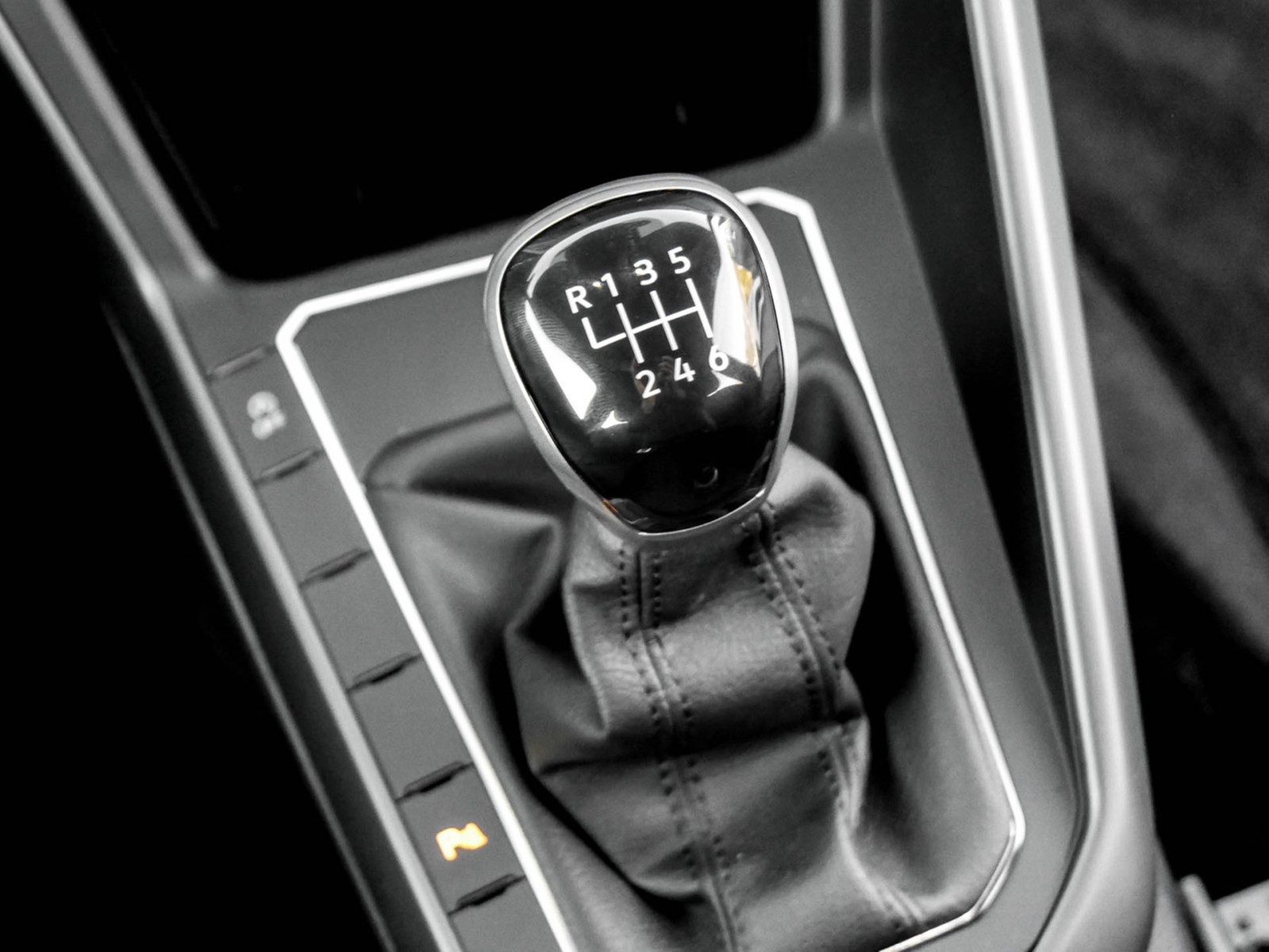 Volkswagen Taigo 1.0 R-LINE CAM ACC LM17 NAVI SITZHEIZUNG