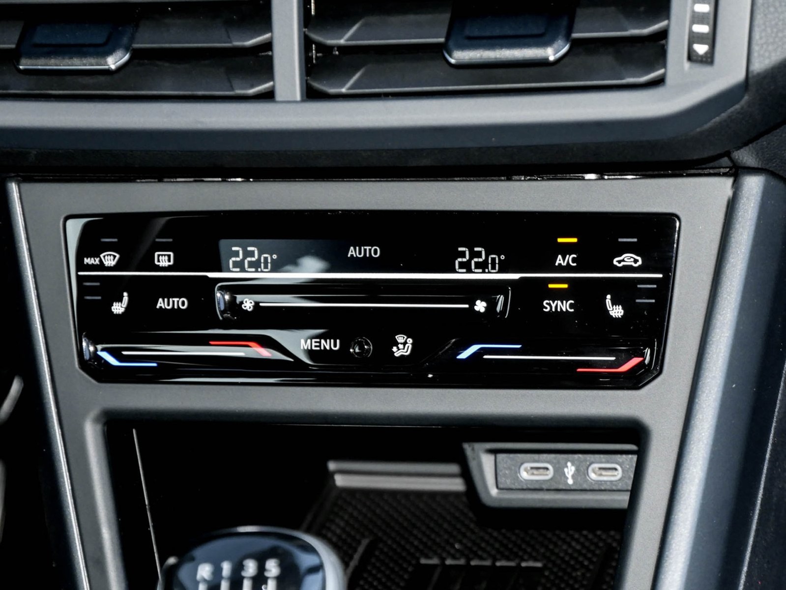 Volkswagen Taigo 1.0 R-LINE CAM ACC LM17 NAVI SITZHEIZUNG