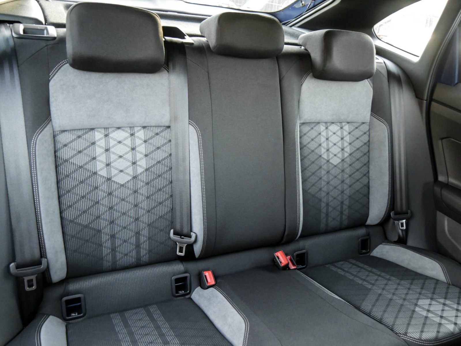 Volkswagen Taigo 1.0 R-LINE CAM ACC LM17 NAVI SITZHEIZUNG