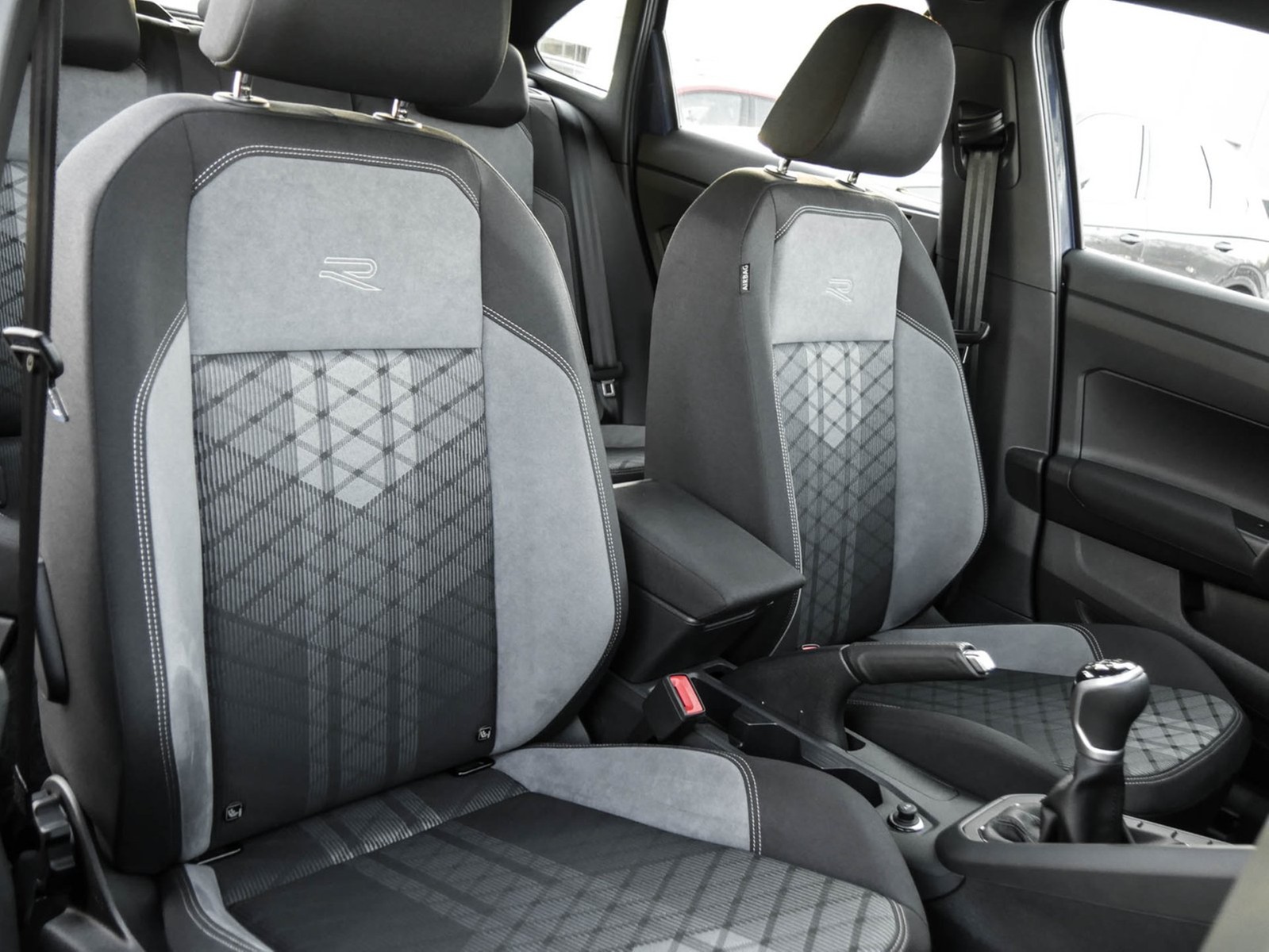 Volkswagen Taigo 1.0 R-LINE CAM ACC LM17 NAVI SITZHEIZUNG