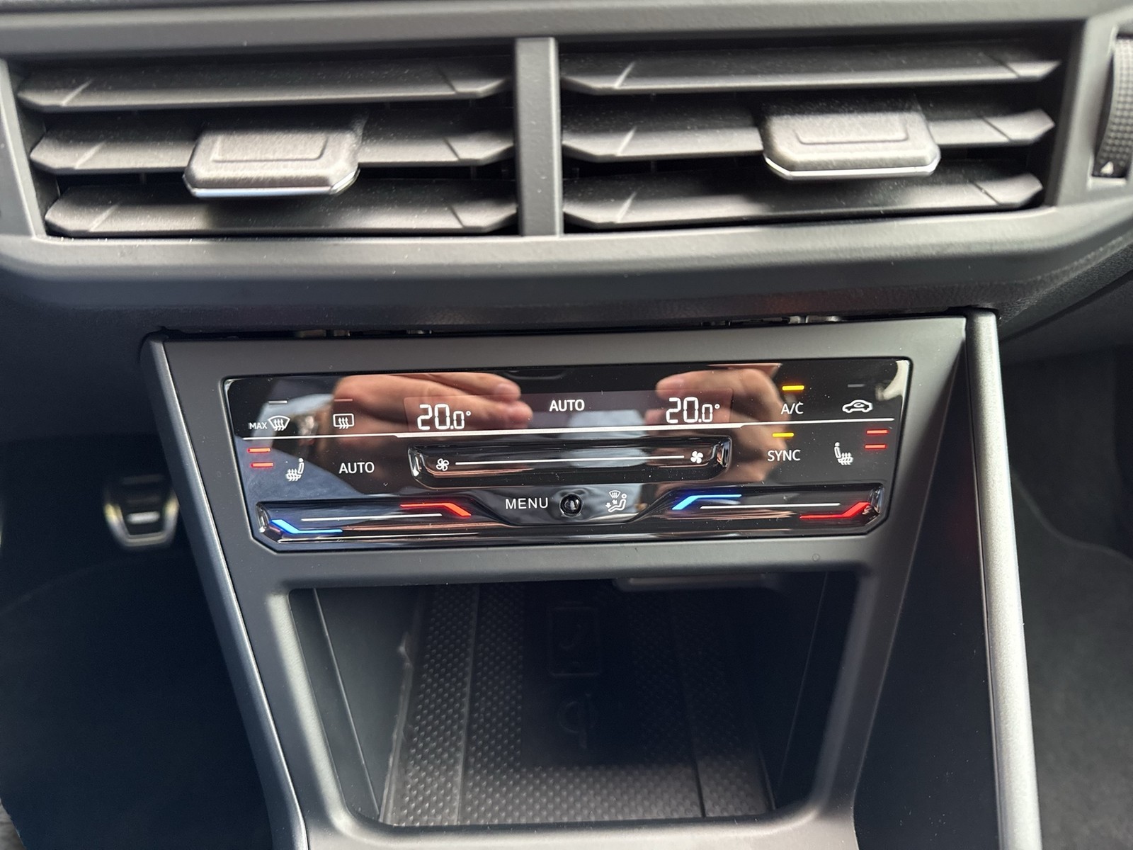 Volkswagen Taigo 1.0 R-LINE CAM ACC LM17 NAVI SITZHEIZUNG