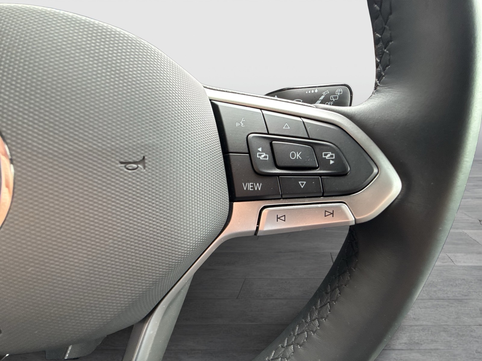 Volkswagen Taigo 1.0 R-LINE CAM ACC LM17 NAVI SITZHEIZUNG