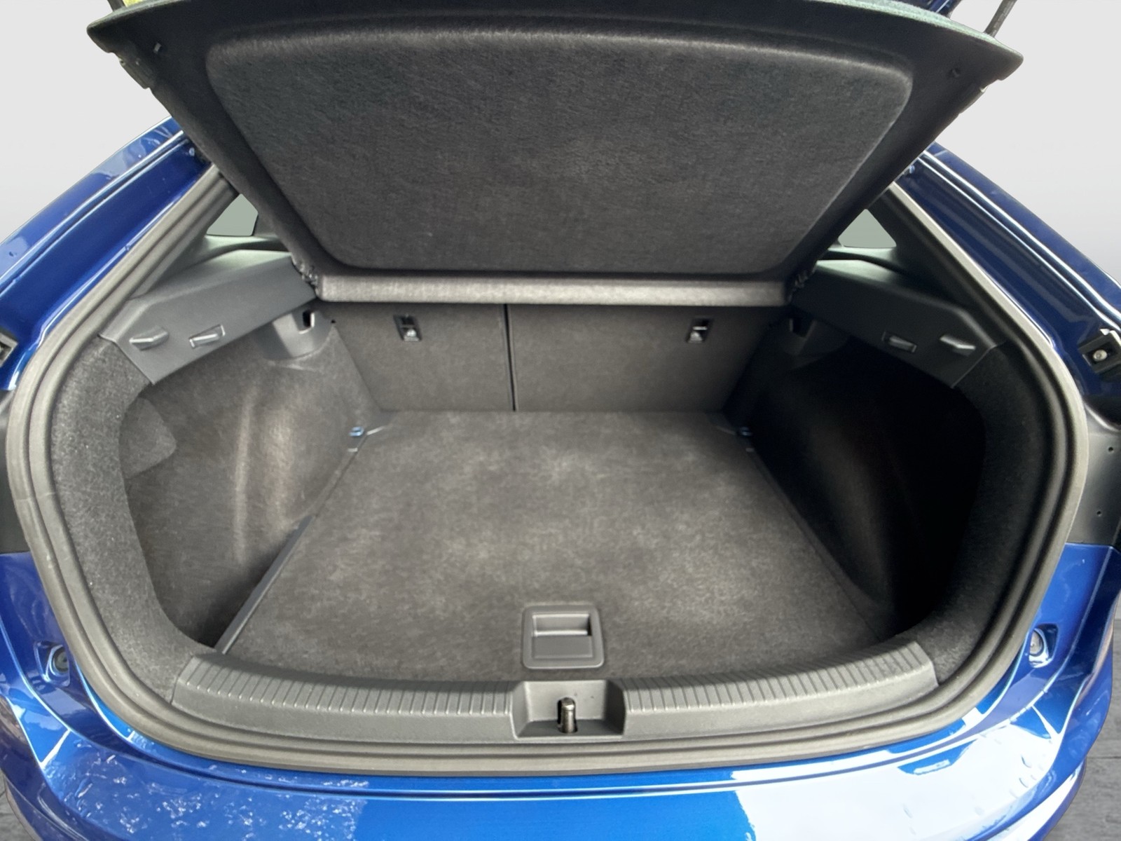 Volkswagen Taigo 1.0 R-LINE CAM ACC LM17 NAVI SITZHEIZUNG