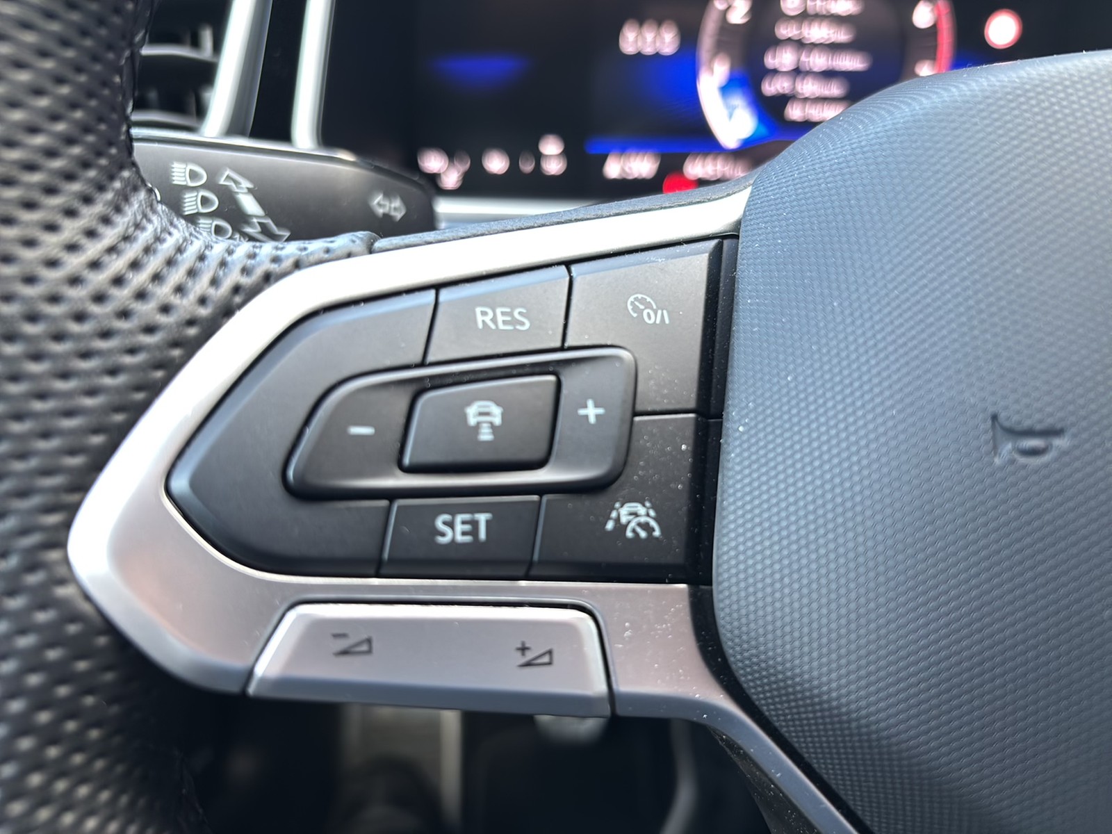 Volkswagen T-Roc 1.5 R-LINE STANDHZ. CAM ACC LM17 NAVI