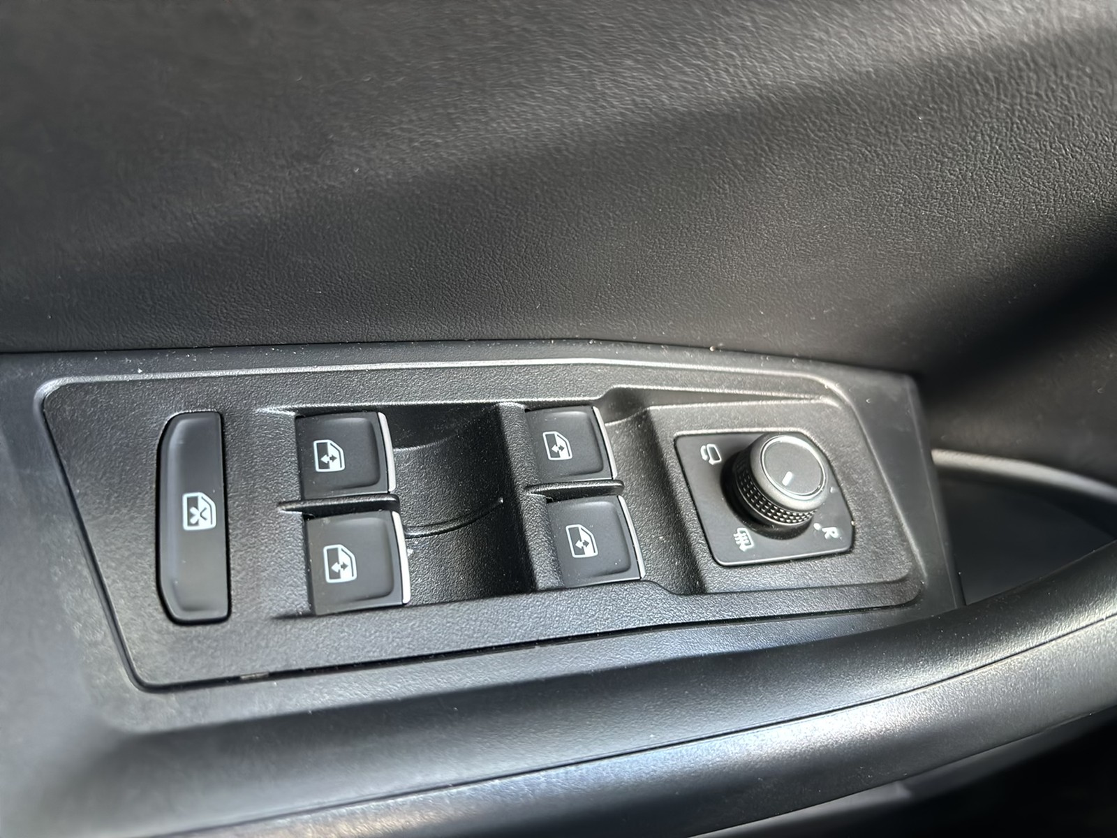 Volkswagen T-Roc 1.5 R-LINE STANDHZ. CAM ACC LM17 NAVI