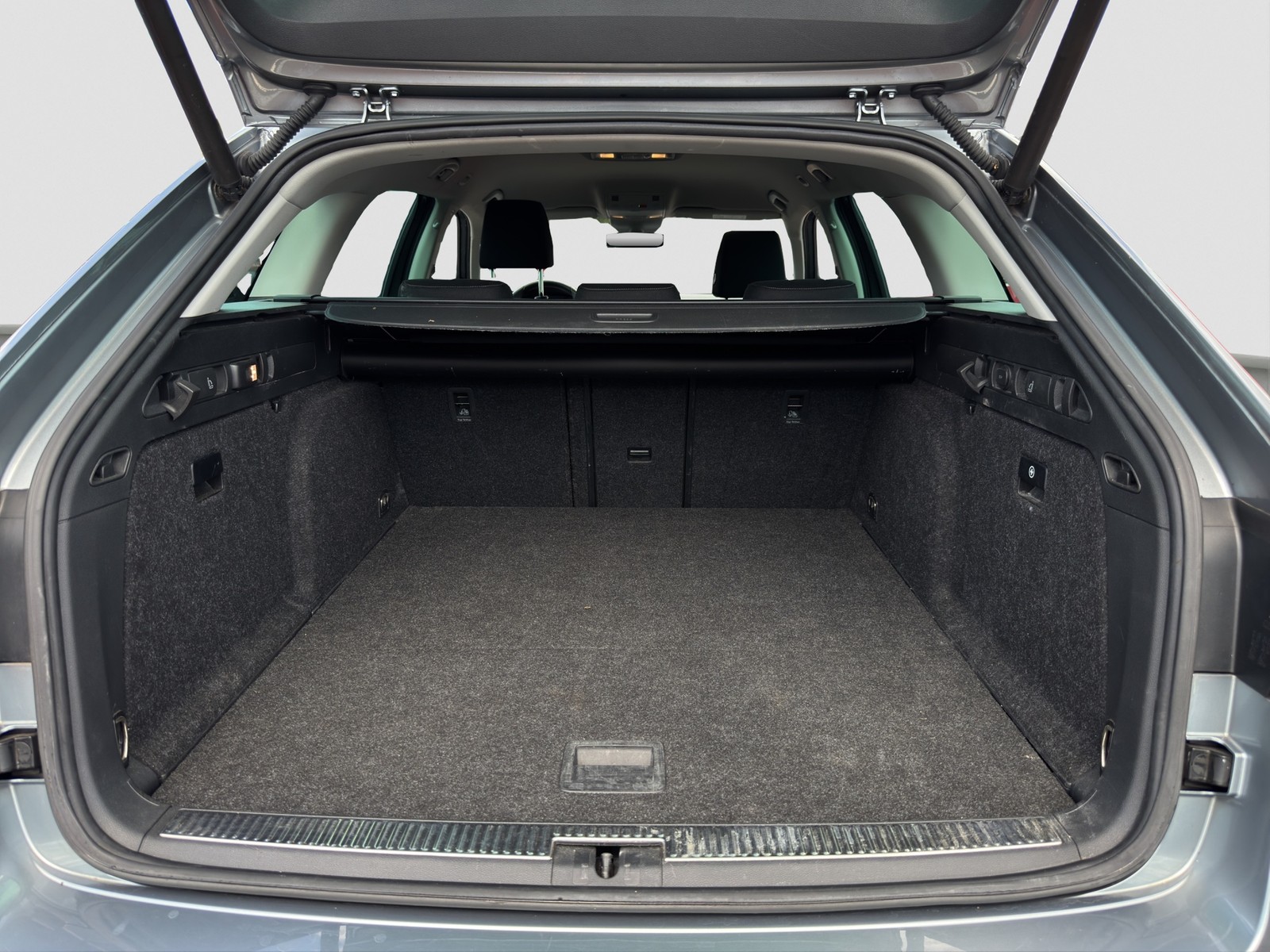 Skoda Superb Combi 2.0 STYLE CAM ACC eKLAPPE NAVI ALU