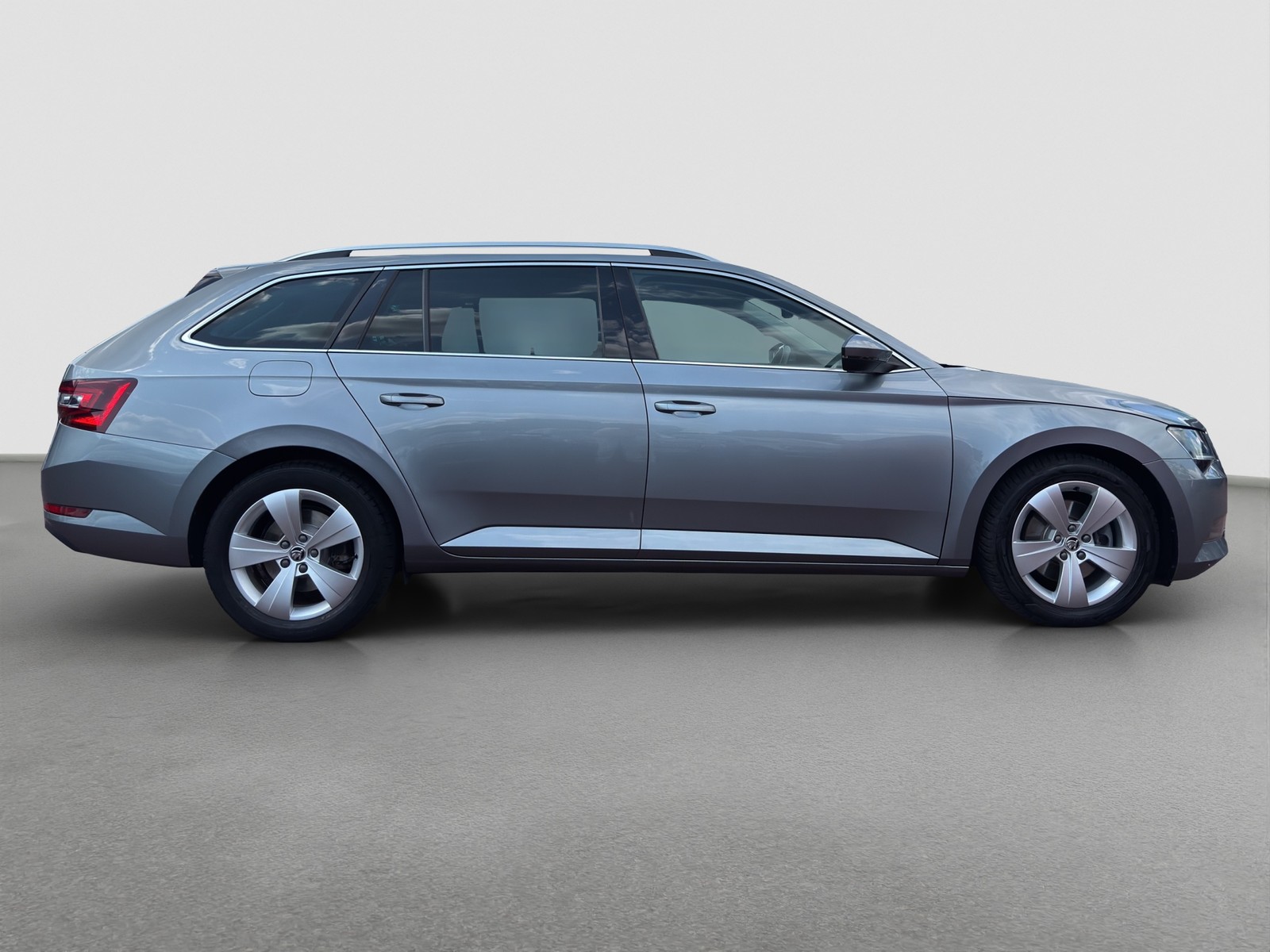 Skoda Superb Combi 2.0 STYLE CAM ACC eKLAPPE NAVI ALU