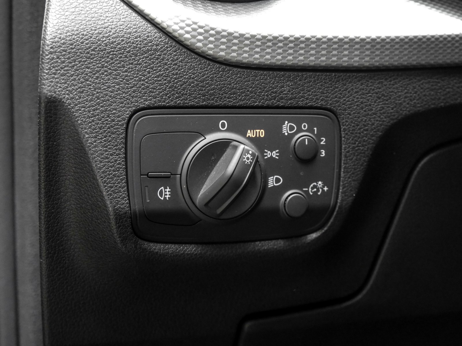 Audi Q2 35 eKLAPPE NAVI ALU SITZHEIZUNG EINPARKHILFE