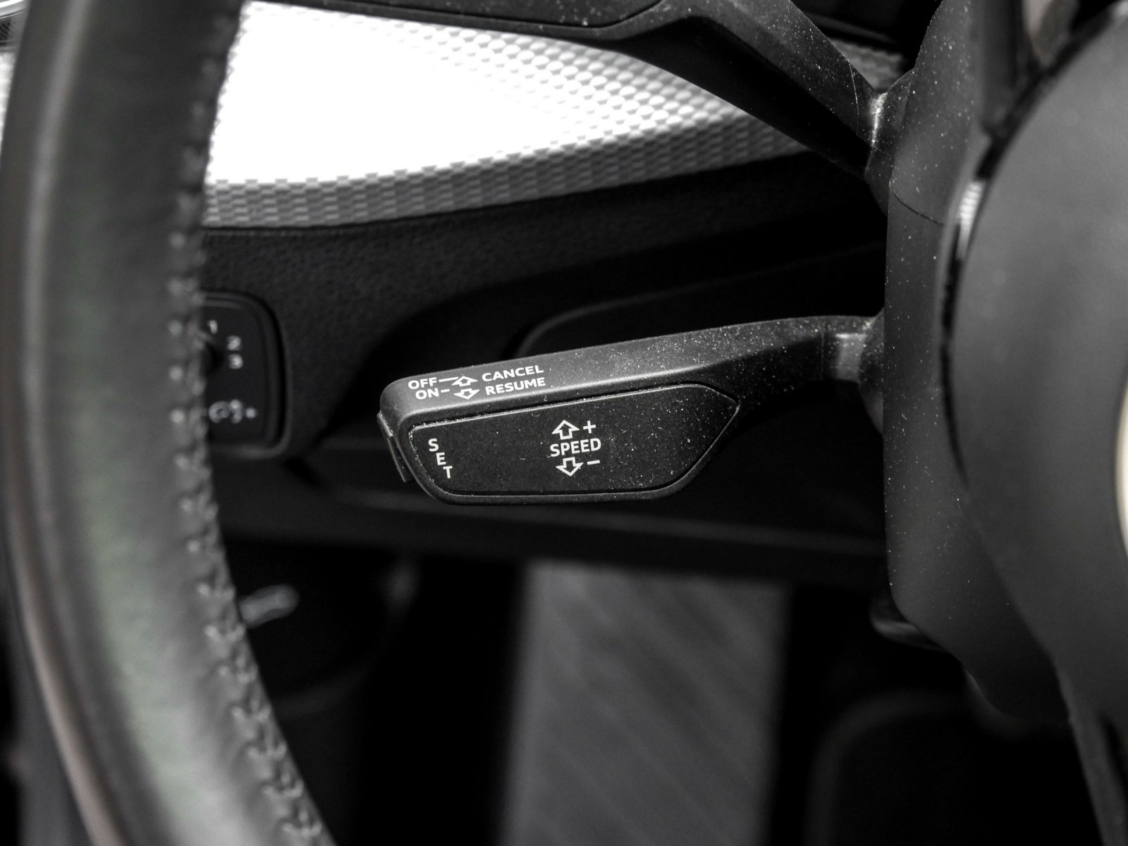 Audi Q2 35 eKLAPPE NAVI ALU SITZHEIZUNG EINPARKHILFE