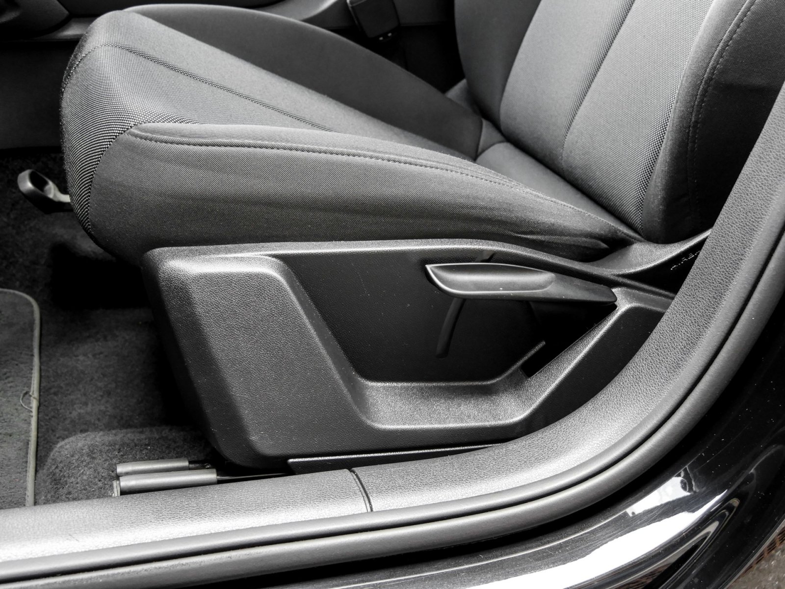 Audi Q2 35 eKLAPPE NAVI ALU SITZHEIZUNG EINPARKHILFE