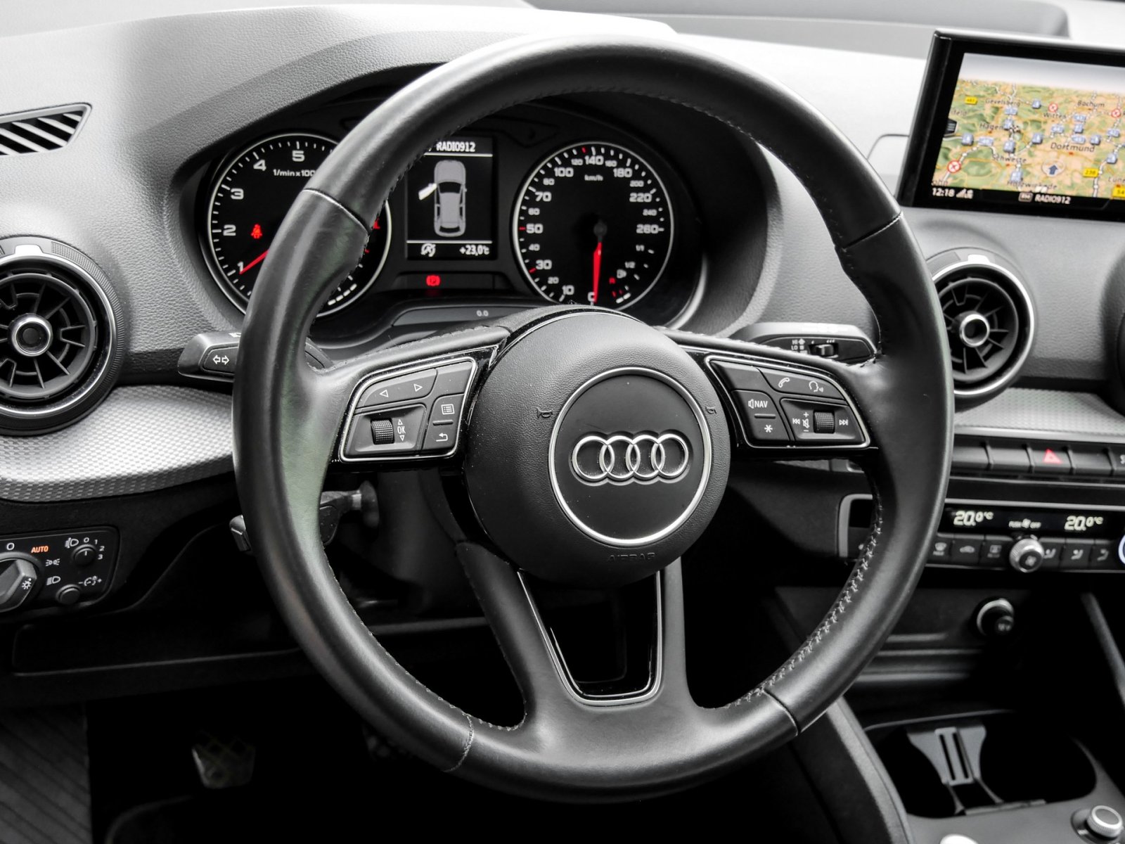Audi Q2 35 eKLAPPE NAVI ALU SITZHEIZUNG EINPARKHILFE