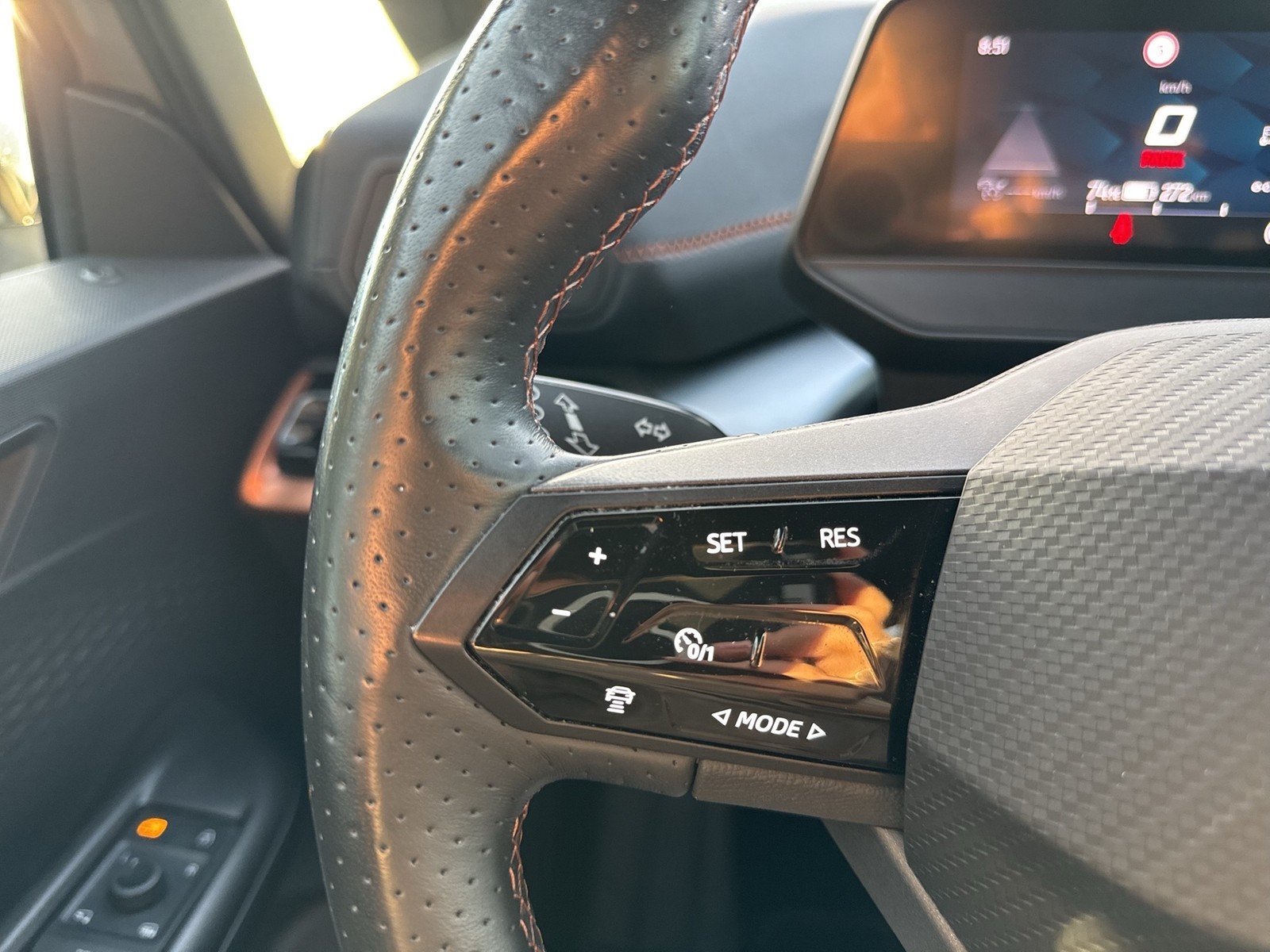 Cupra Born CAM ACC LM19 NAVI KEYLESS-GO EINPARKHILFE