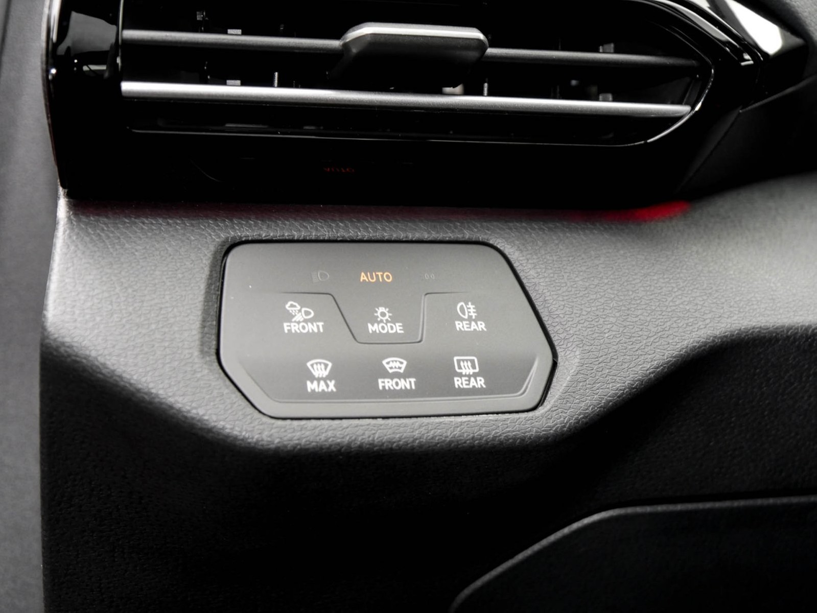 Volkswagen ID.4 GTX 4X4 WÄRMEPUMPE PANO AHK 360CAM ACC LM21