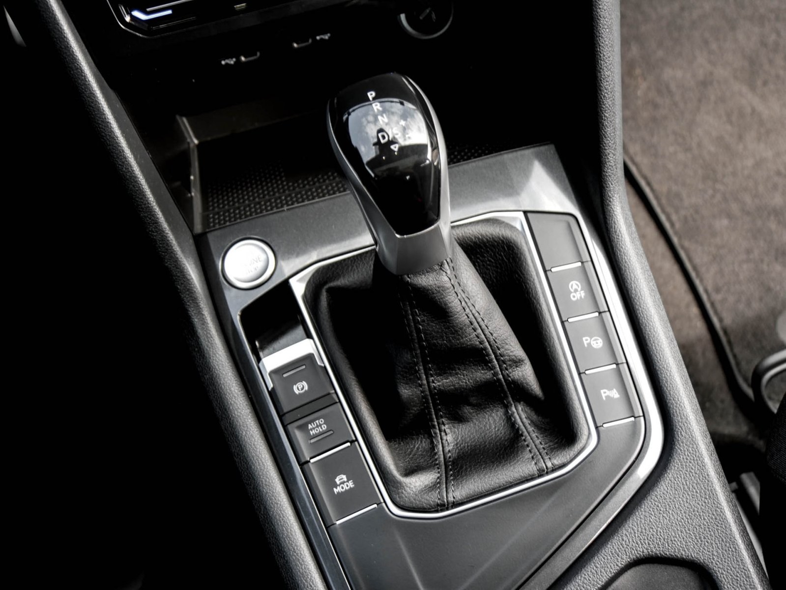 Volkswagen Tiguan 2.0 MOVE PANO AHK CAM LM17 NAVI SITZHEIZ.