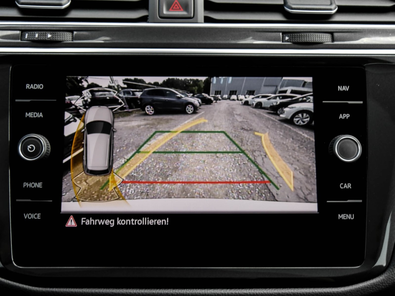Volkswagen Tiguan 2.0 MOVE PANO AHK CAM LM17 NAVI SITZHEIZ.