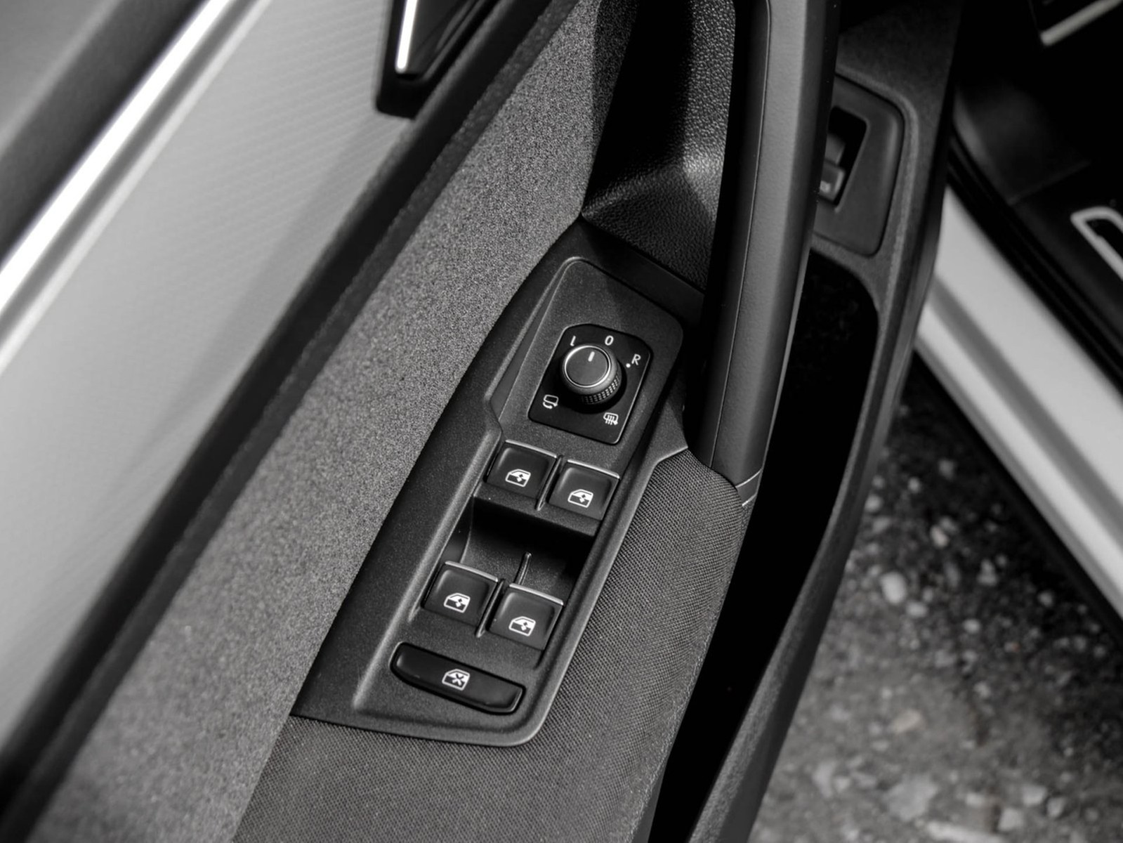 Volkswagen Tiguan 2.0 MOVE PANO AHK CAM LM17 NAVI SITZHEIZ.