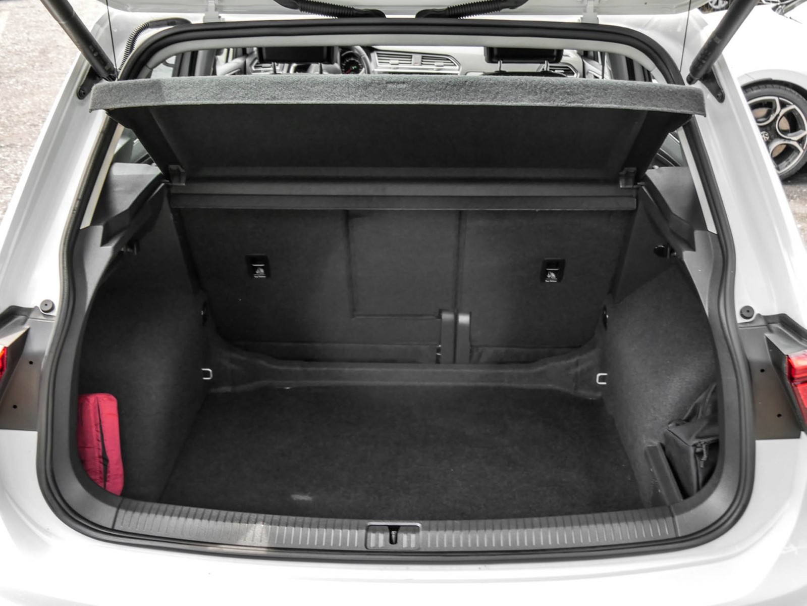 Volkswagen Tiguan 2.0 MOVE PANO AHK CAM LM17 NAVI SITZHEIZ.