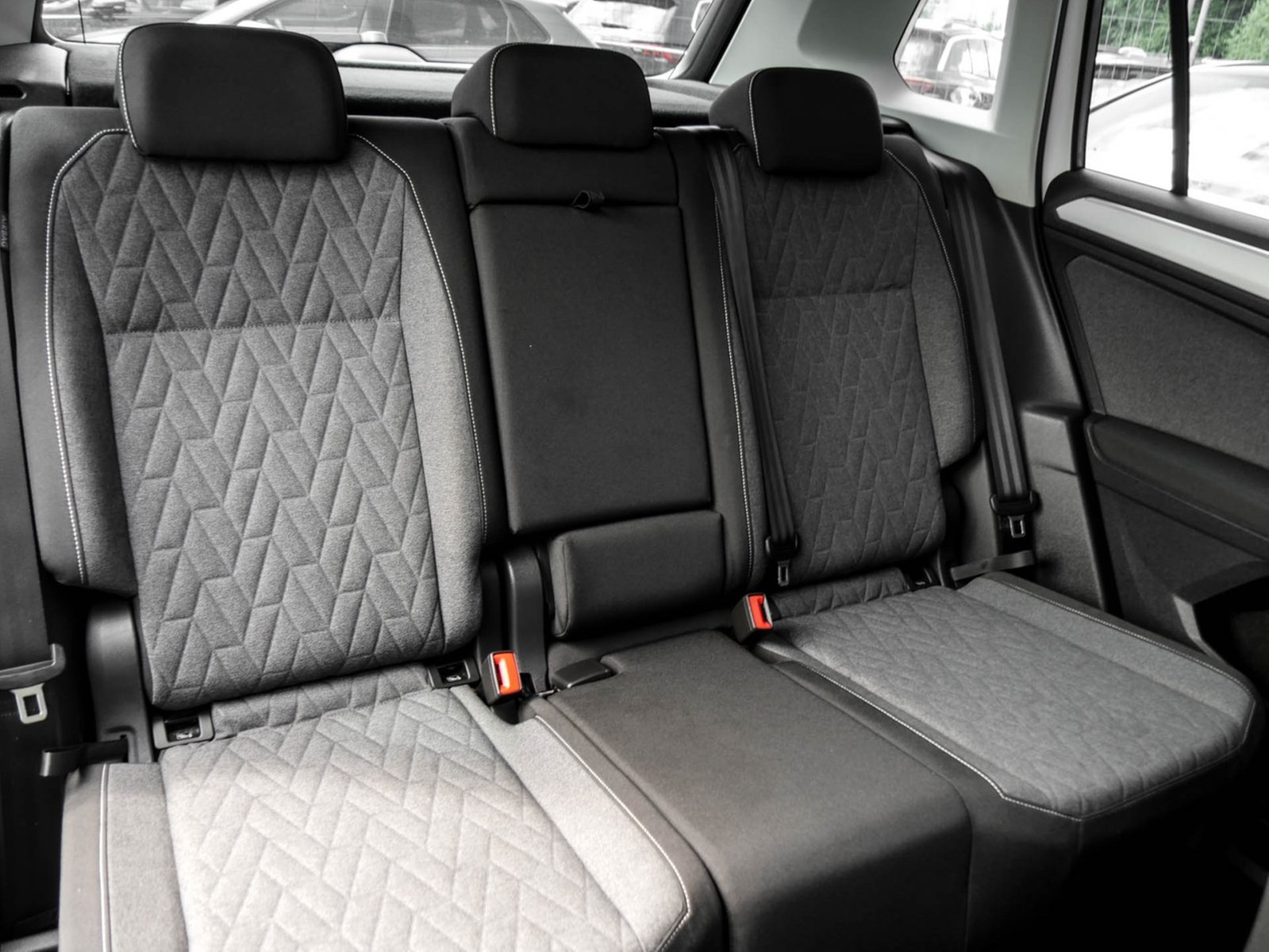 Volkswagen Tiguan 2.0 MOVE PANO AHK CAM LM17 NAVI SITZHEIZ.